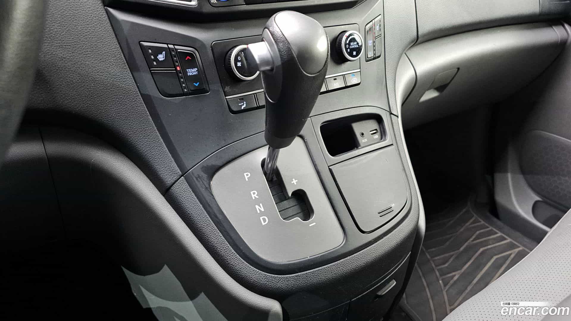 Starex Hyundai 2018.2-INNER-009