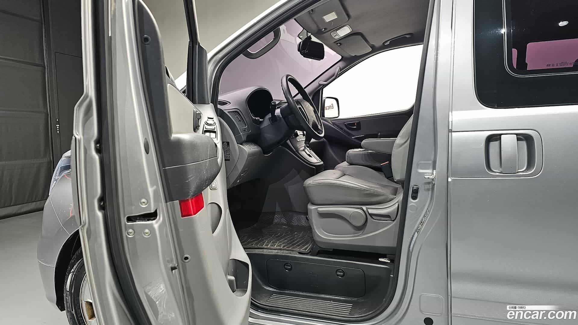 Starex Hyundai 2018.2-INNER-010