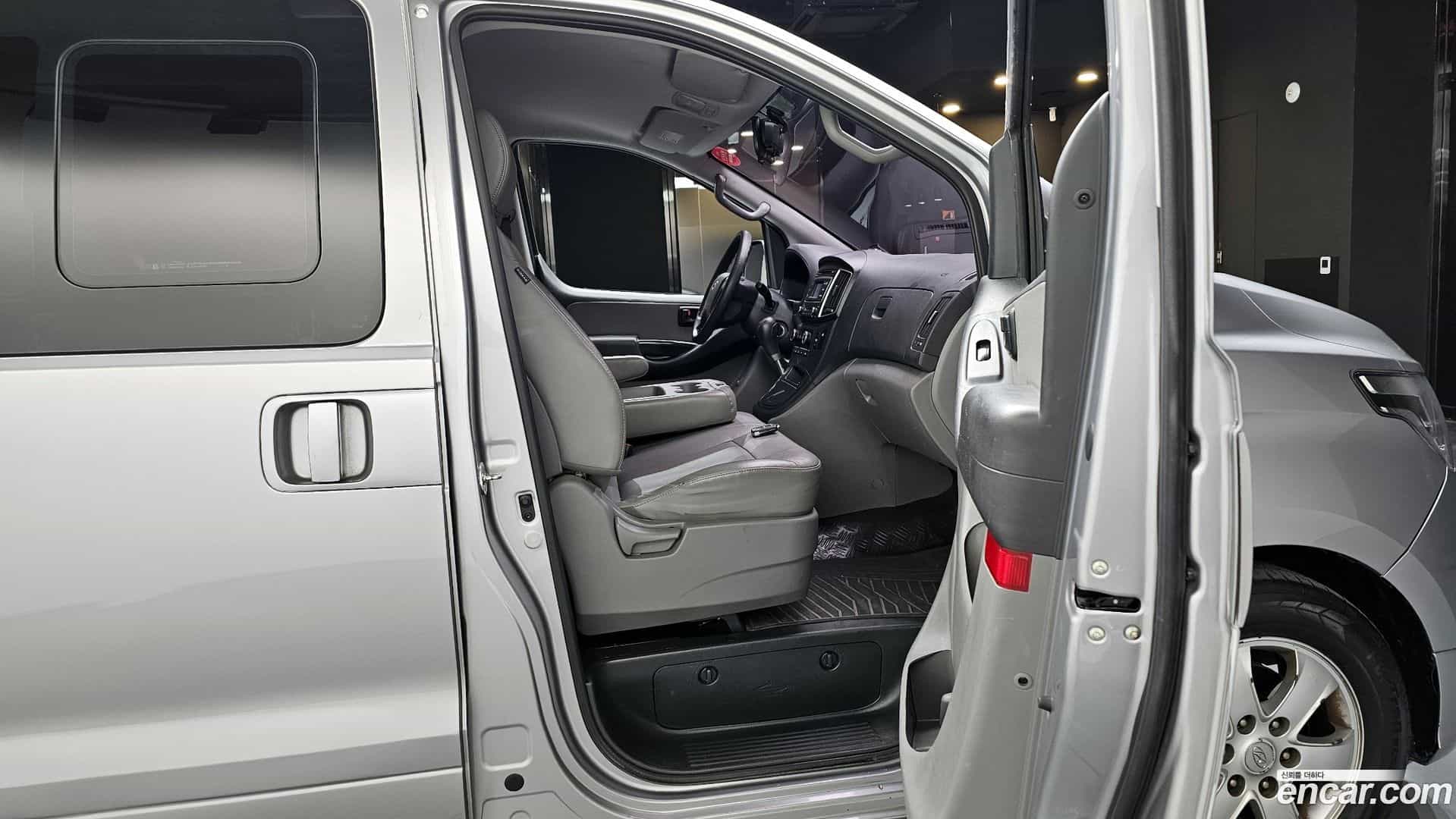 Starex Hyundai 2018.2-OPTION-016