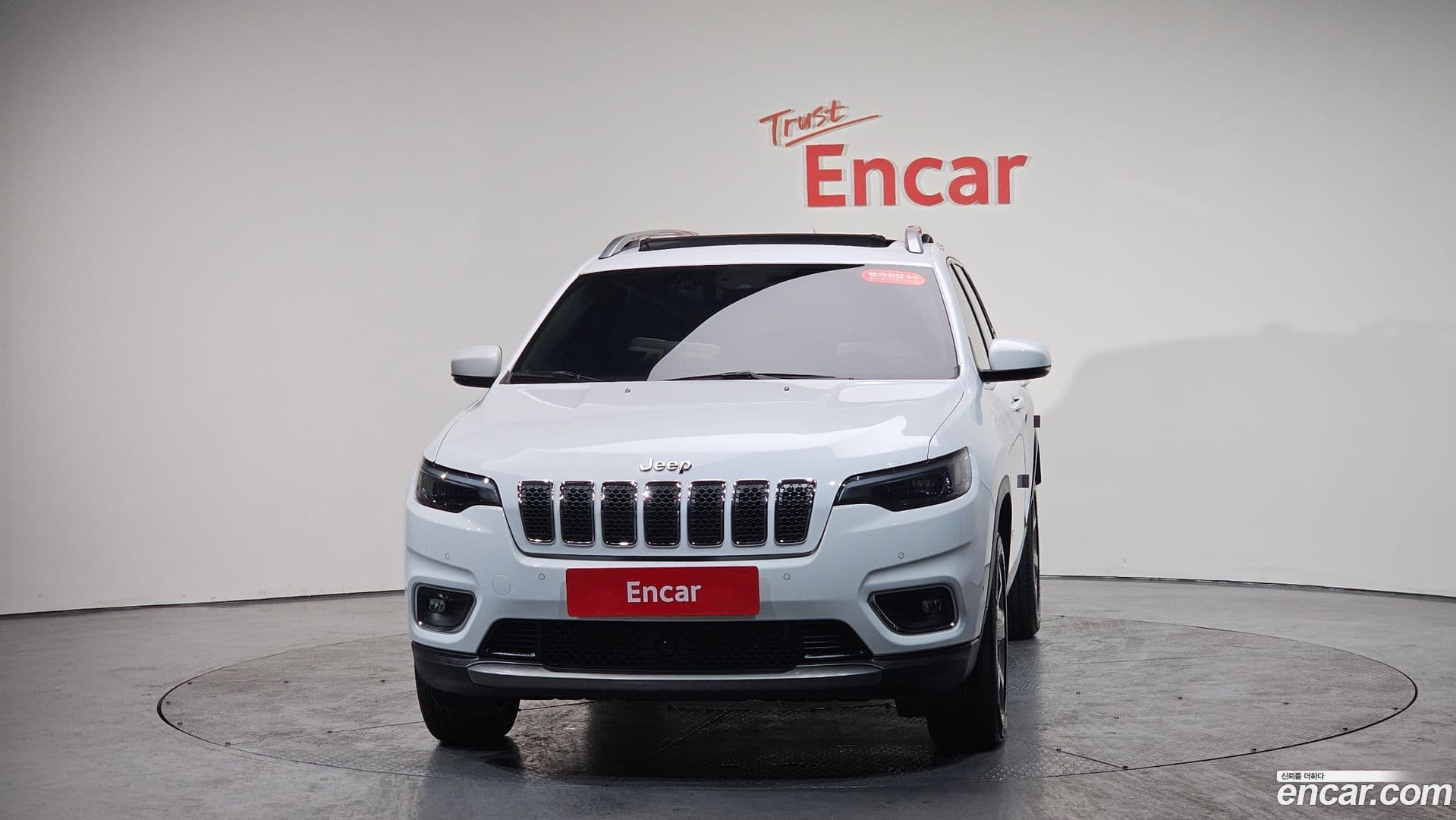 Main__Slider__Photo:Cherokee Jeep 2021.2-2