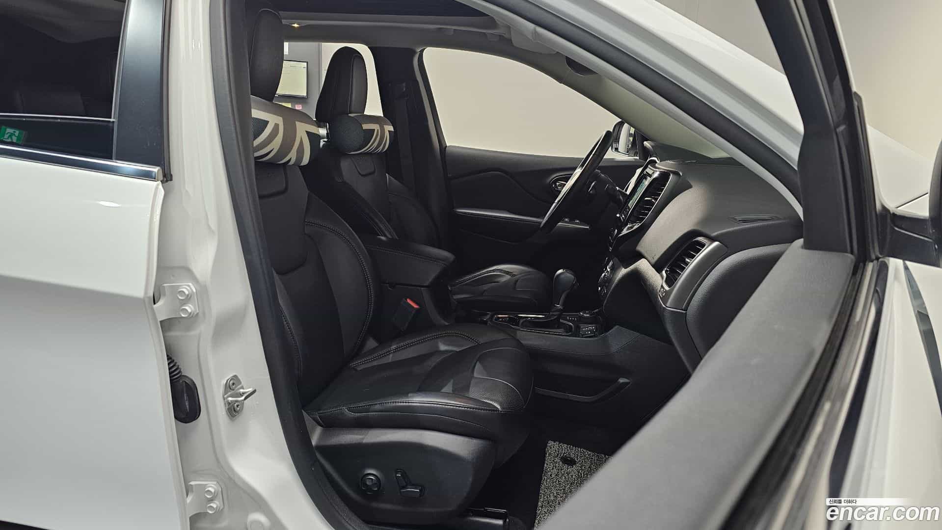 Cherokee Jeep 2021.2-INNER-010