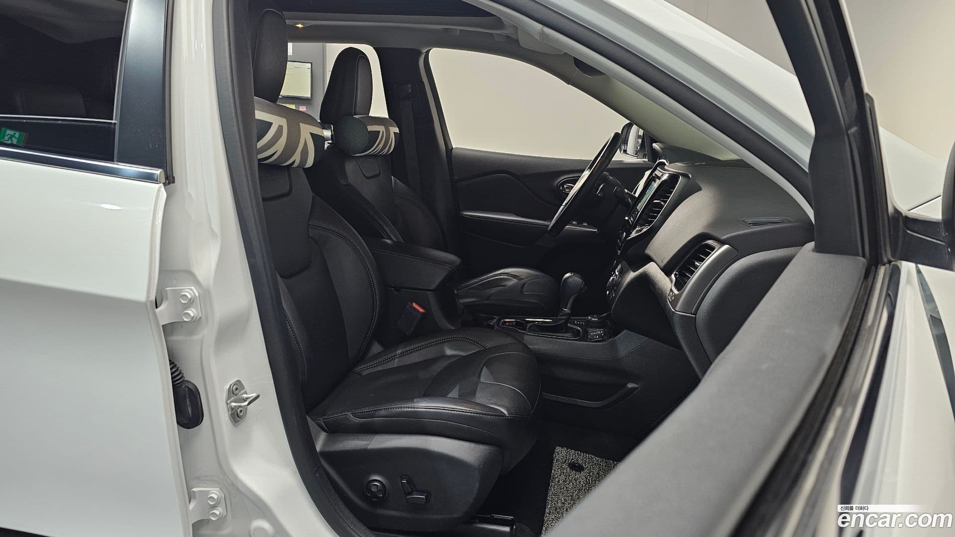 Main__Slider__Photo:Cherokee Jeep 2021.2-9