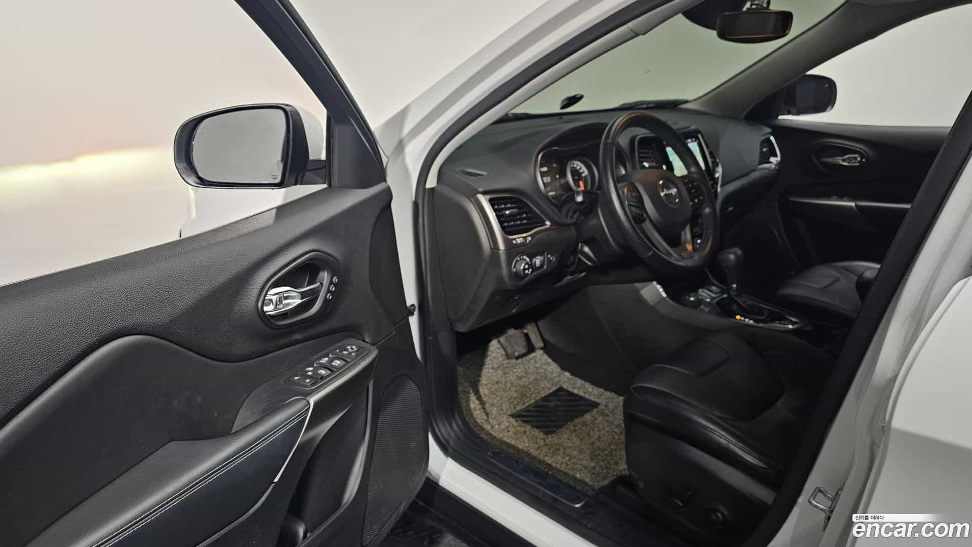 Cherokee Jeep 2021.2-OPTION-015