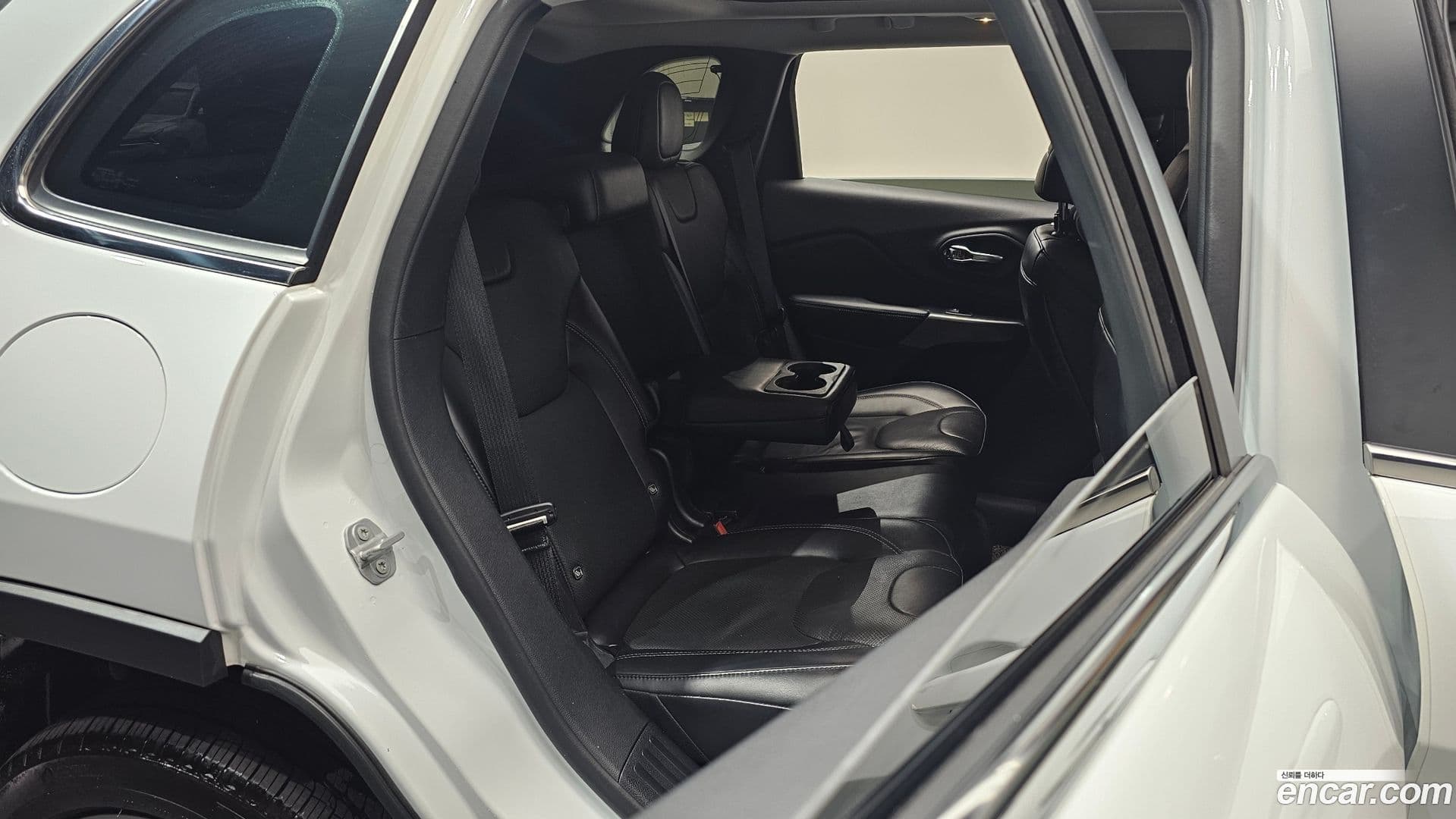 Main__Slider__Photo:Cherokee Jeep 2021.2-11