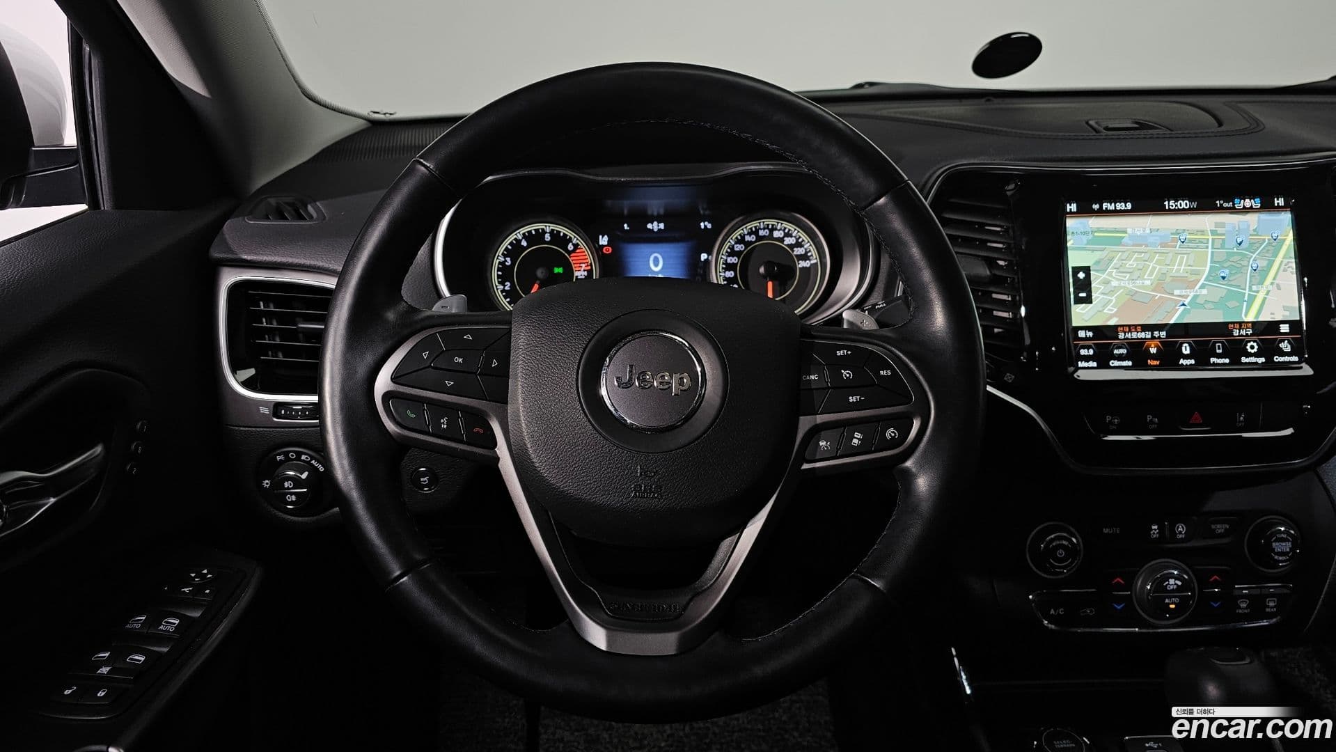 Main__Slider__Photo:Cherokee Jeep 2021.2-12