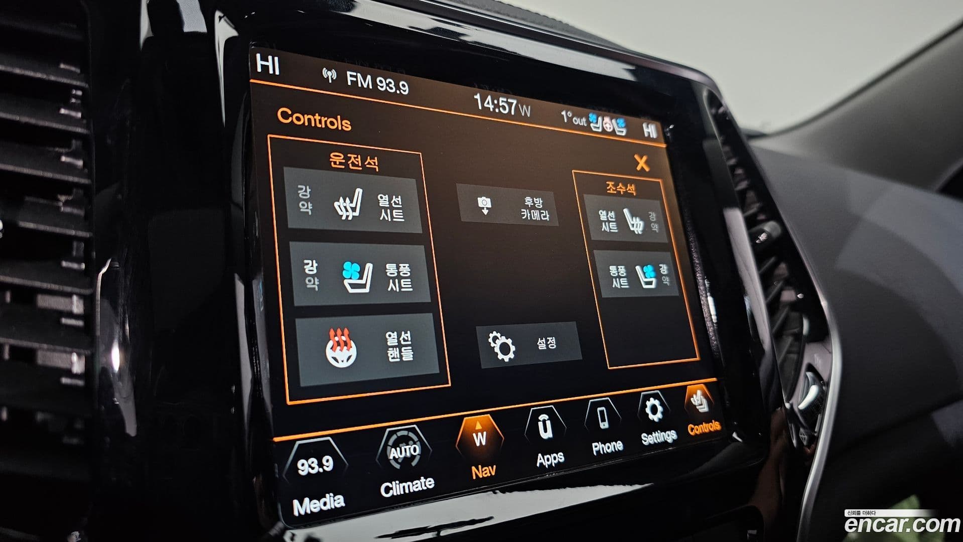 Main__Slider__Photo:Cherokee Jeep 2021.2-16