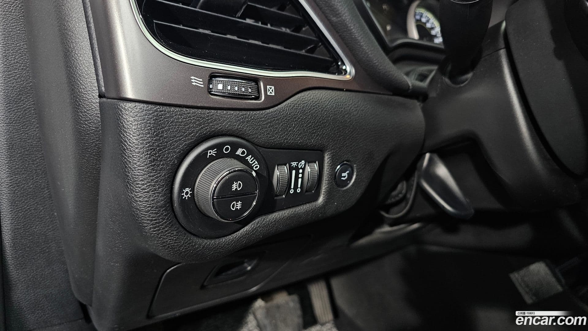 Main__Slider__Photo:Cherokee Jeep 2021.2-18