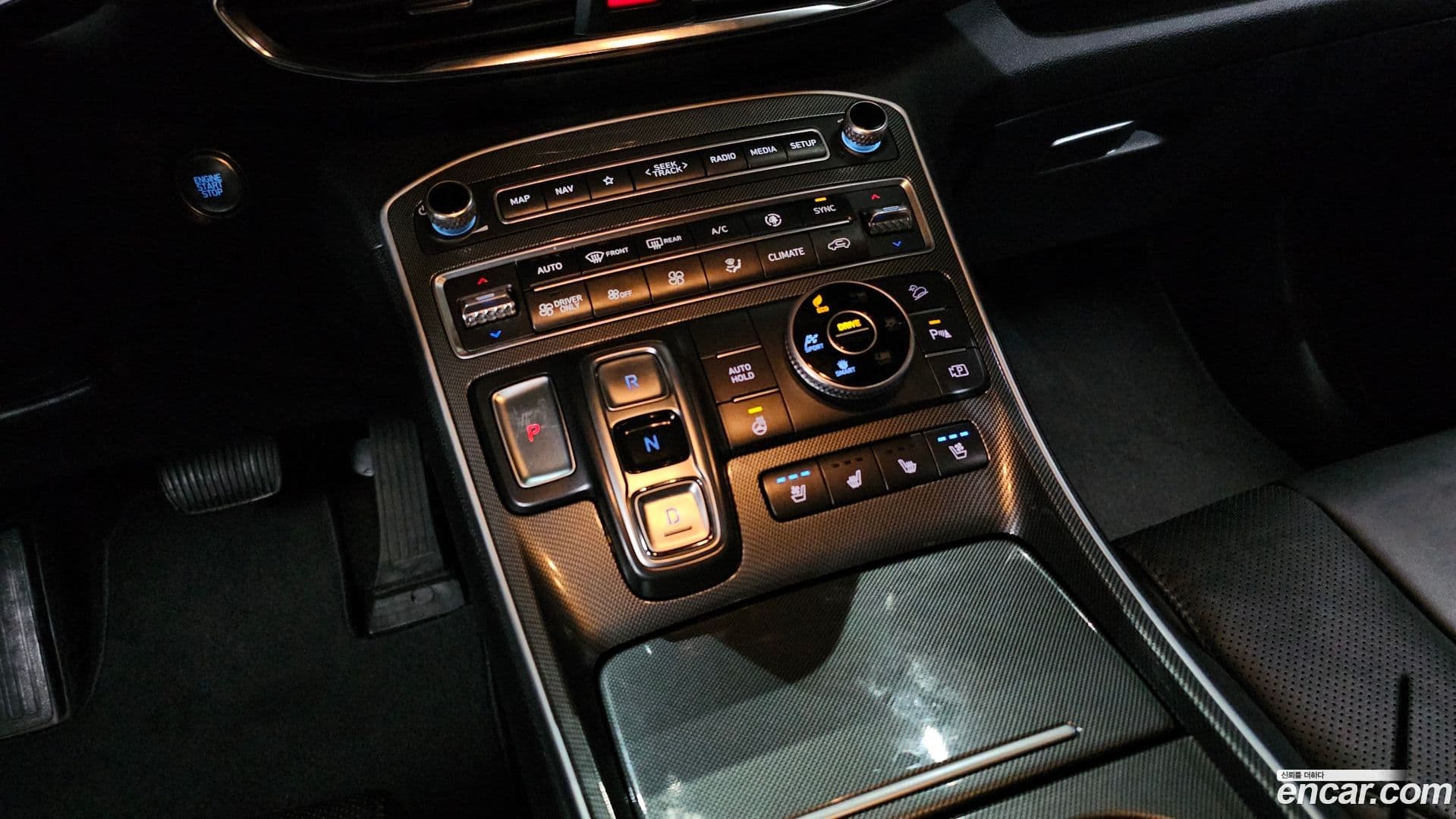 Main__Slider__Photo:Santafe Hyundai 2022.4-8