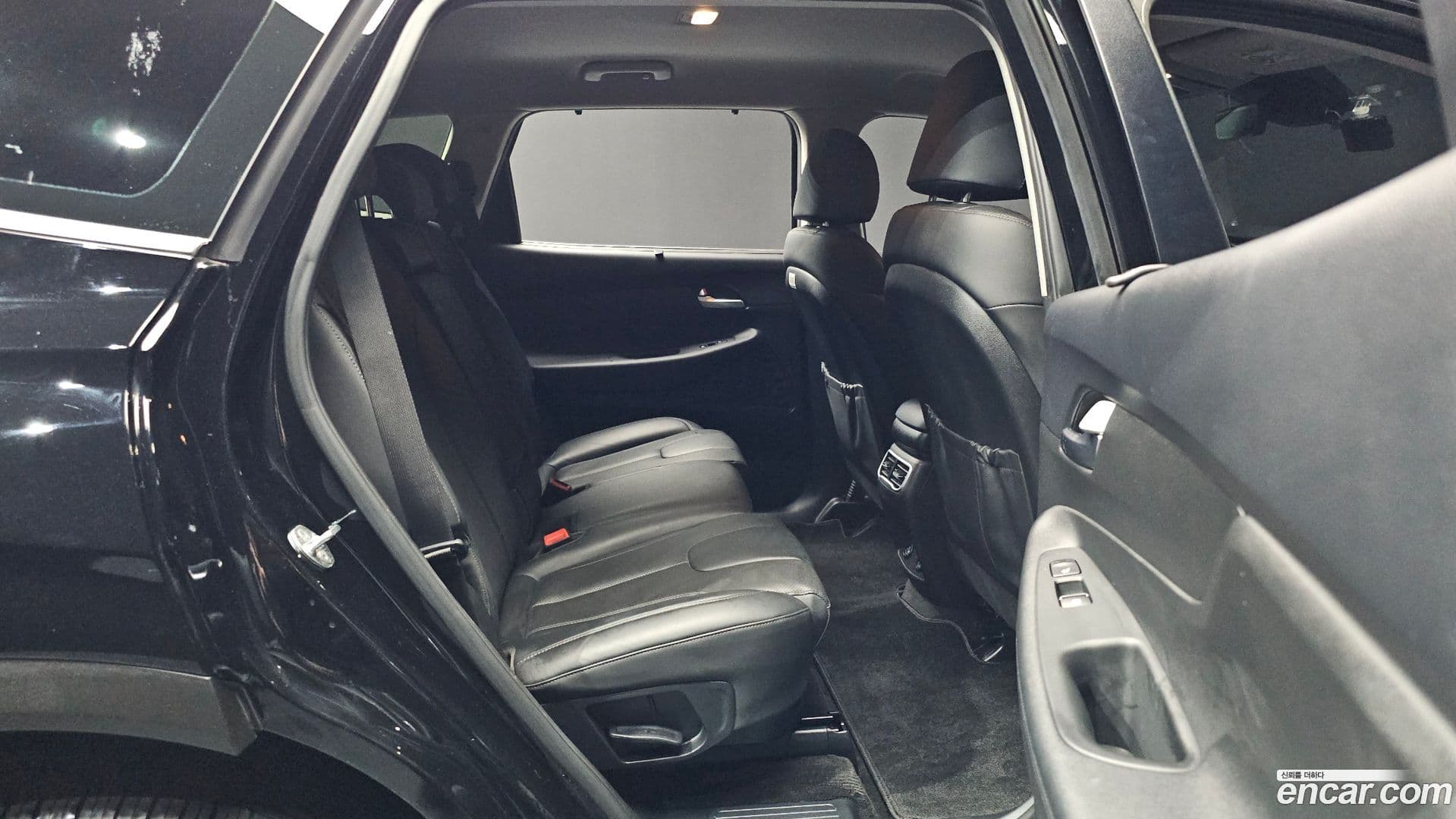 Main__Slider__Photo:Santafe Hyundai 2022.4-11