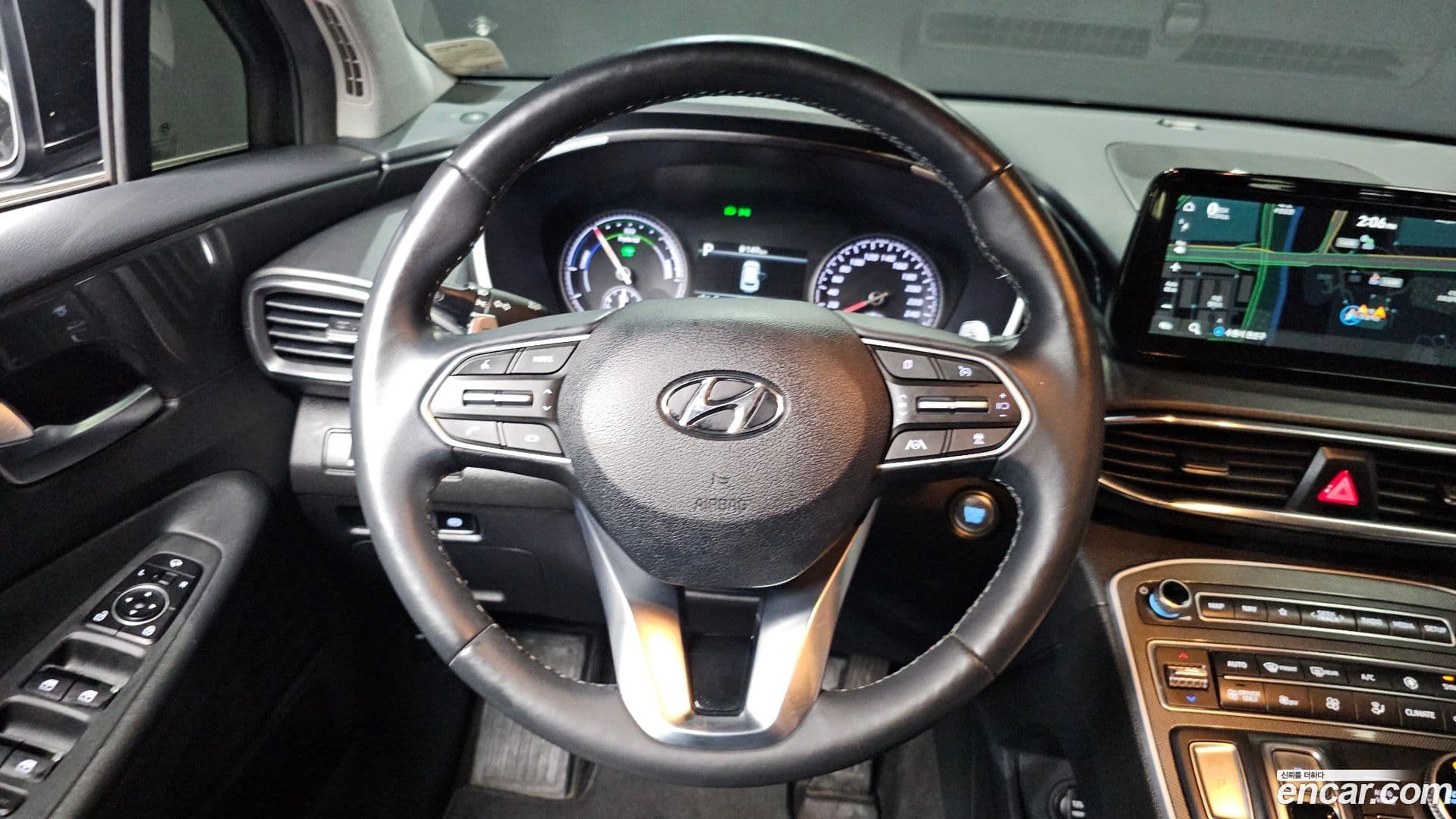 Main__Slider__Photo:Santafe Hyundai 2022.4-12