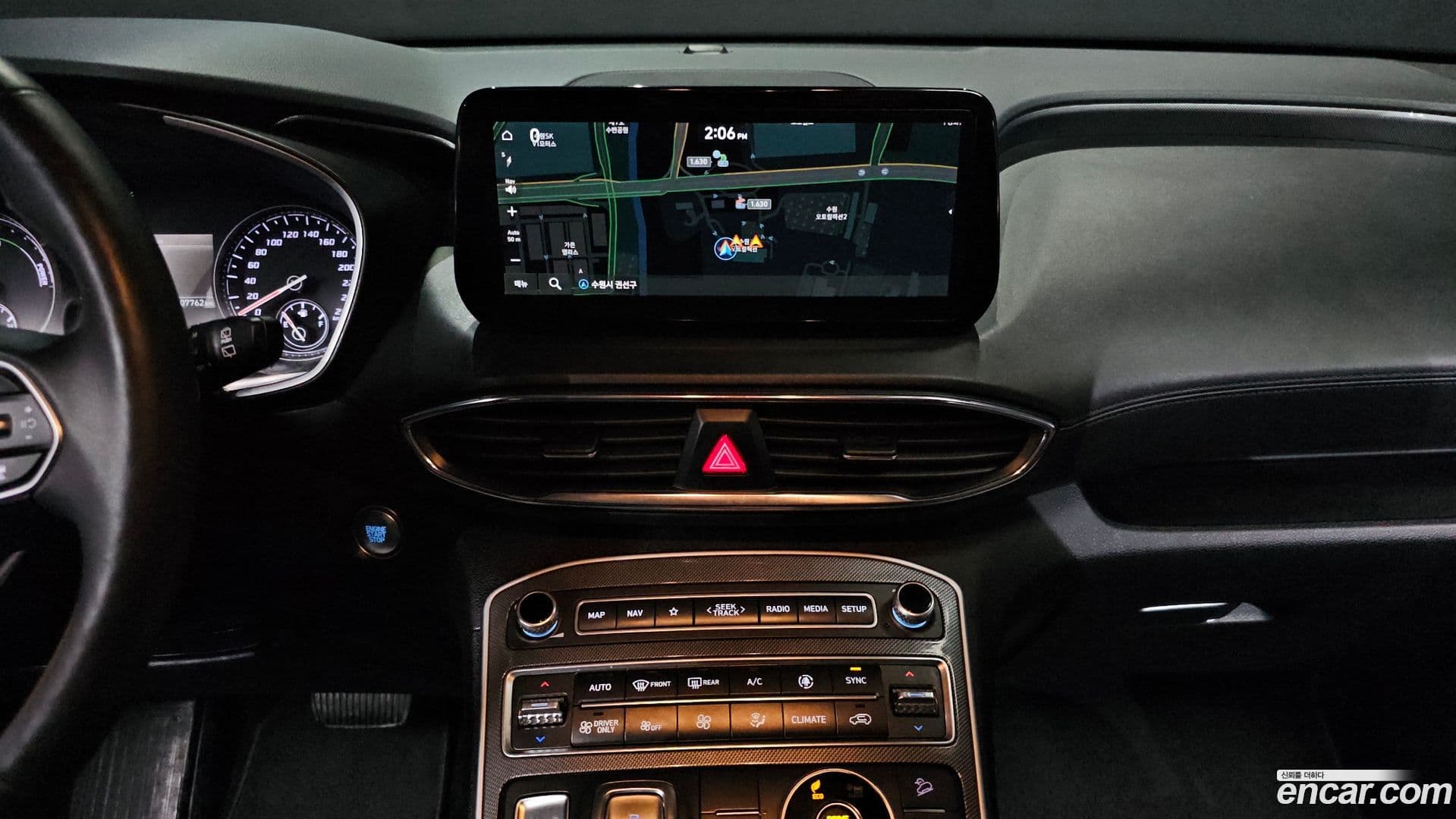 Main__Slider__Photo:Santafe Hyundai 2022.4-13