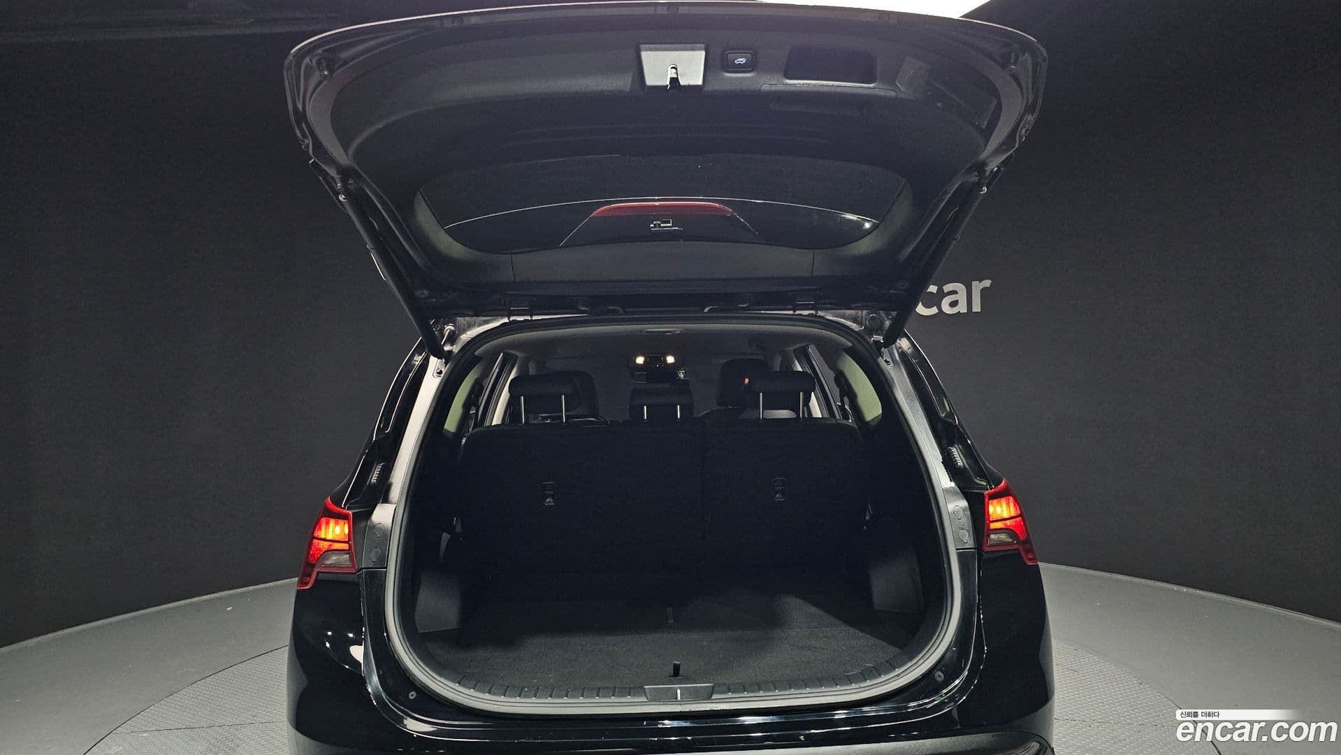 Main__Slider__Photo:Santafe Hyundai 2022.4-19