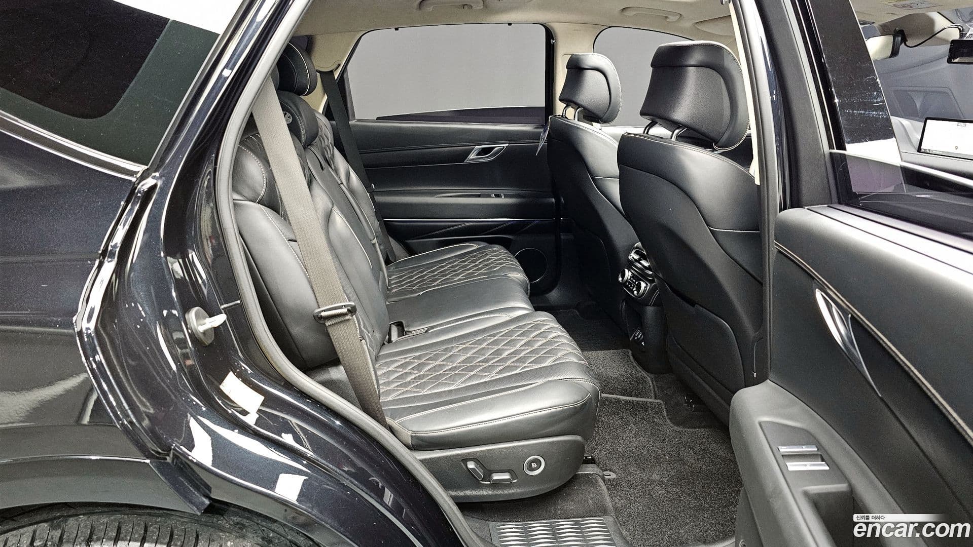 Main__Slider__Photo:GV80 Genesis 2020.4-11