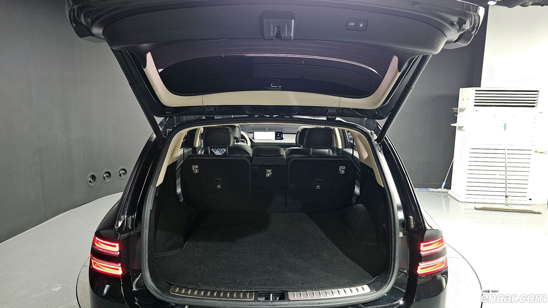 Main__Slider__Photo:GV80 Genesis 2020.4-19