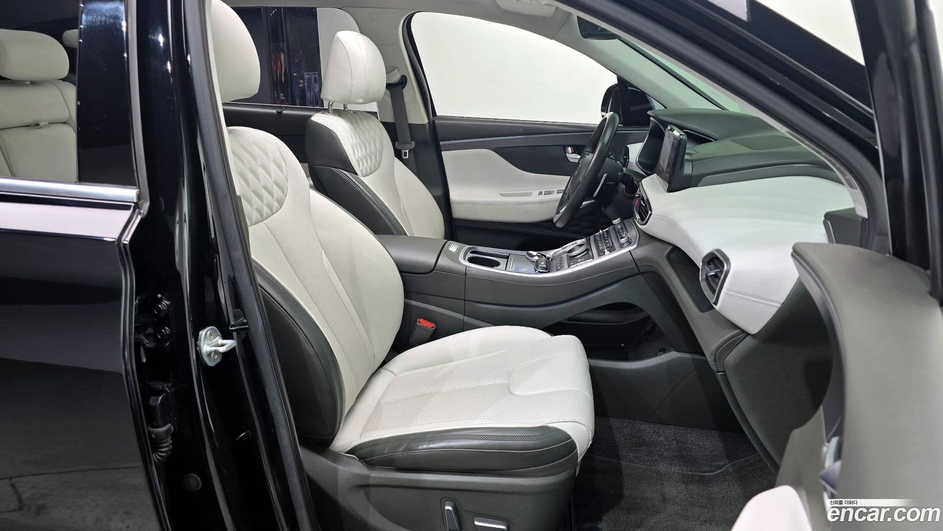 Main__Slider__Photo:Santafe Hyundai 2020.11-11