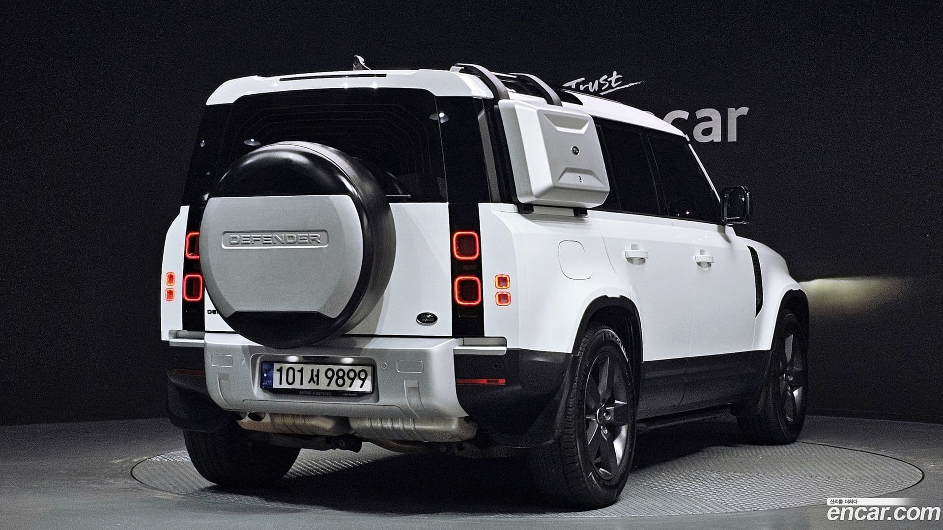 Main__Slider__Photo:Defender Land Rover 2021.11-1