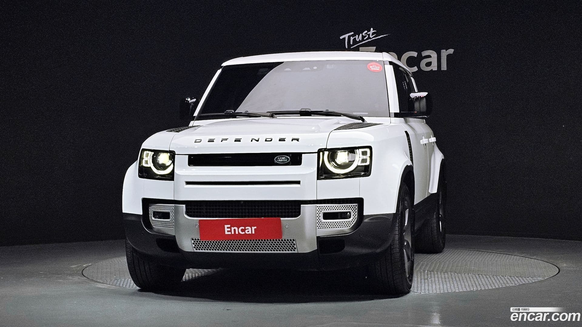 Main__Slider__Photo:Defender Land Rover 2021.11-2