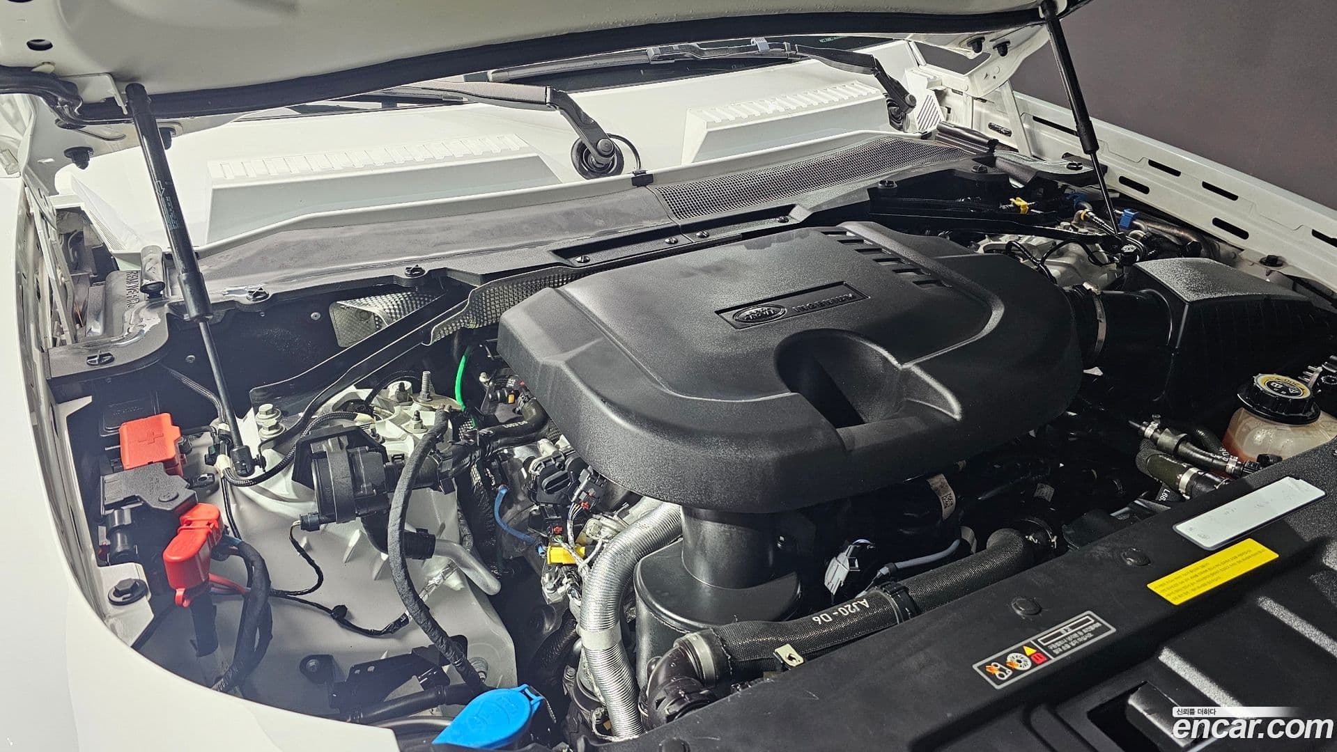 Main__Slider__Photo:Defender Land Rover 2021.11-5