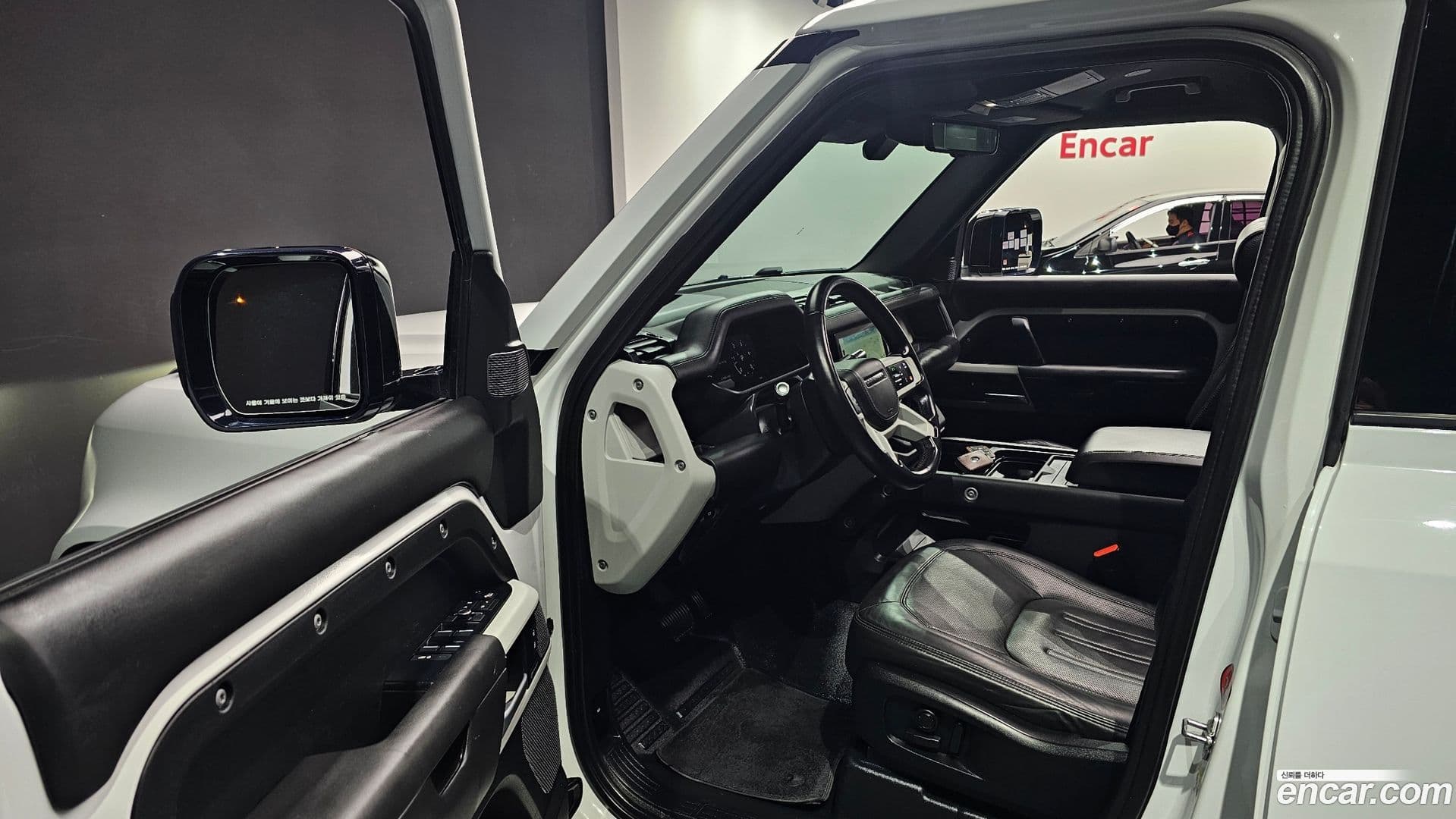 Main__Slider__Photo:Defender Land Rover 2021.11-10