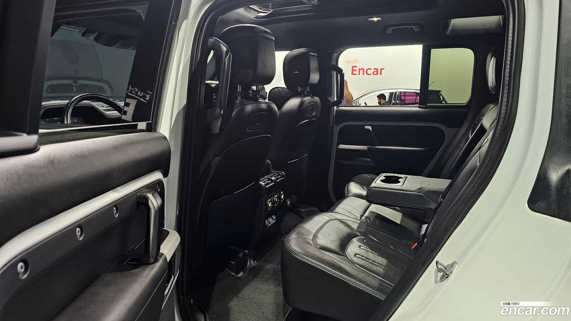 Defender Land Rover 2021.11-OPTION-016