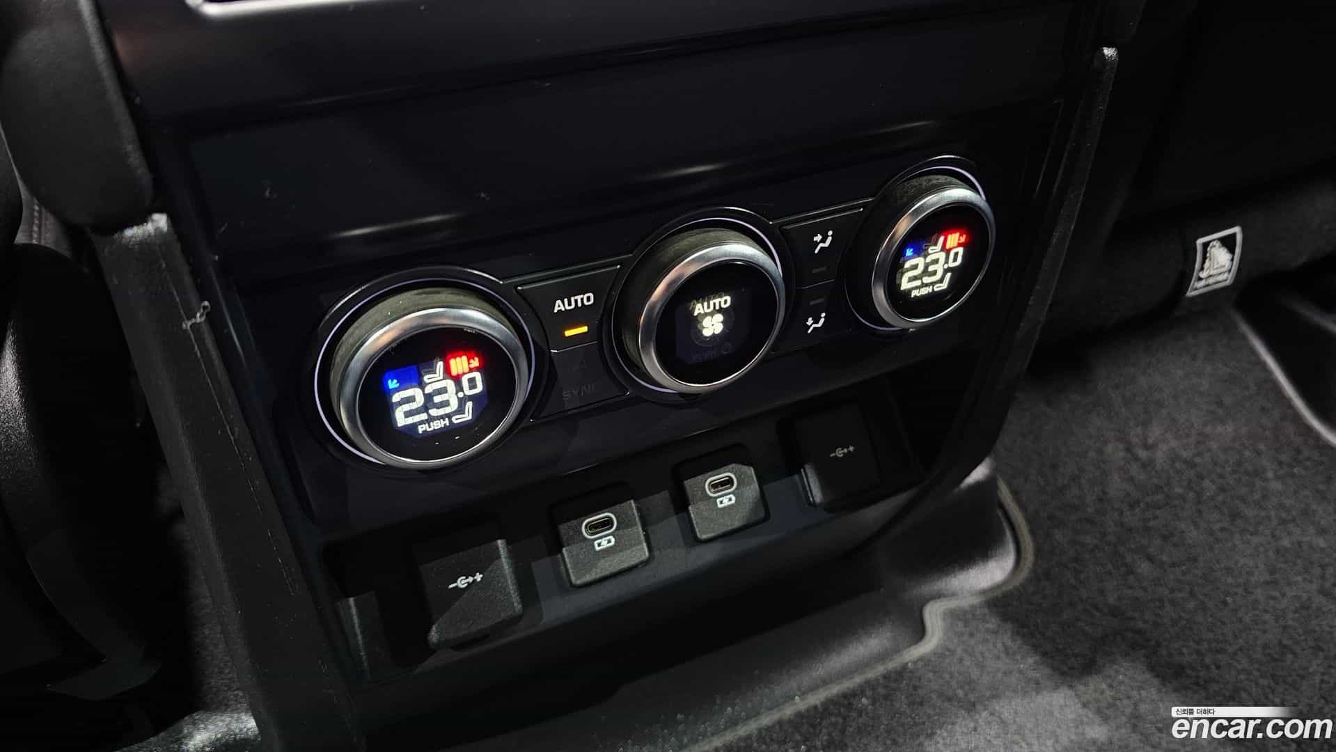 Defender Land Rover 2021.11-OPTION-022