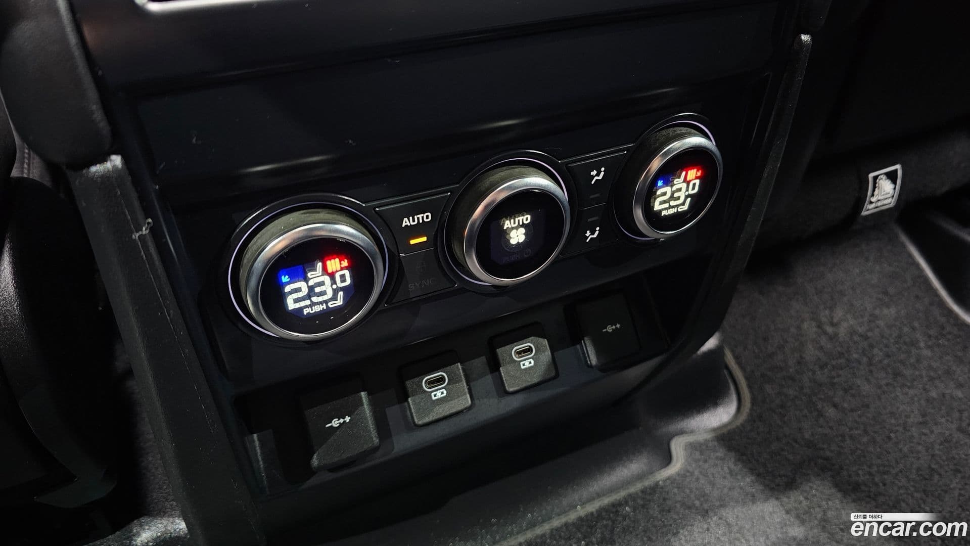 Main__Slider__Photo:Defender Land Rover 2021.11-17