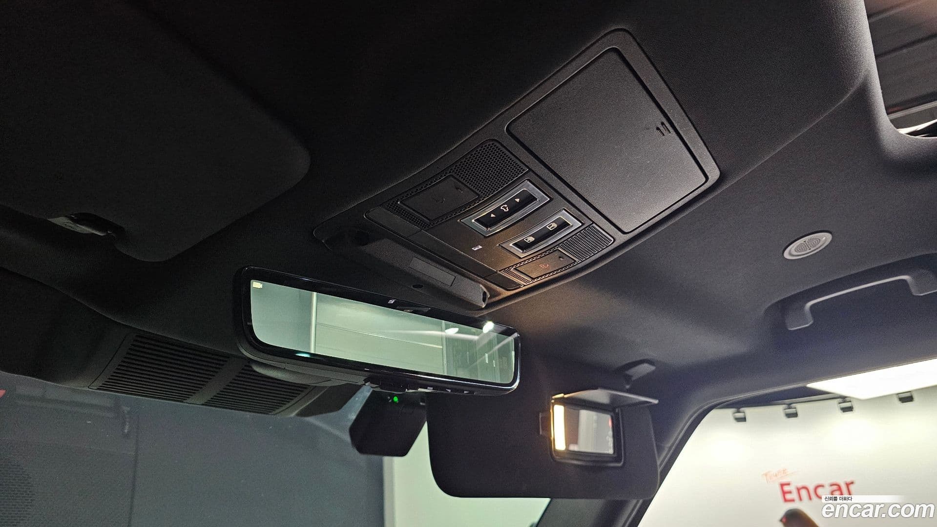 Main__Slider__Photo:Defender Land Rover 2021.11-19