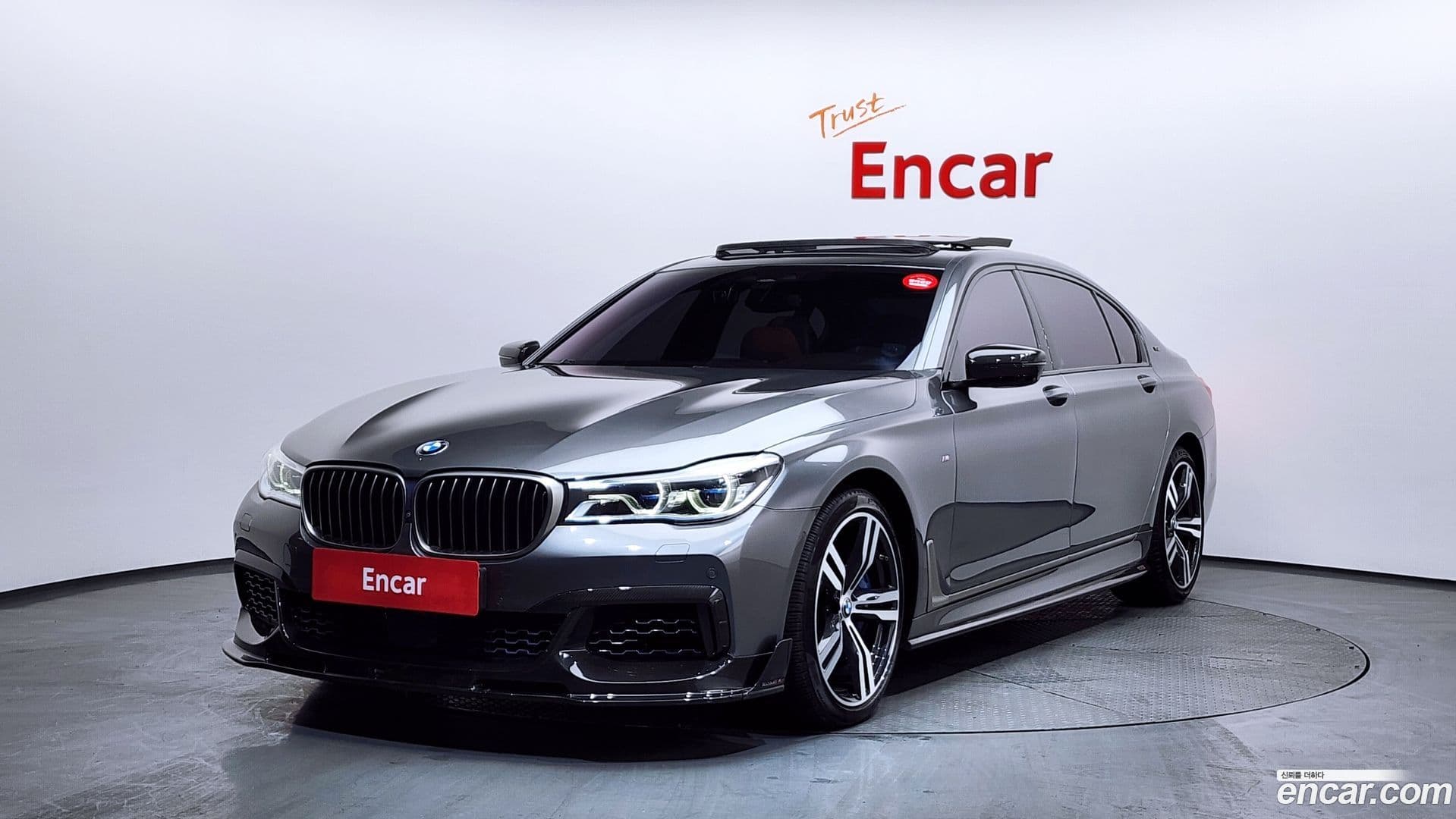 Main__Slider__Photo:7-Series BMW 2017.10-0