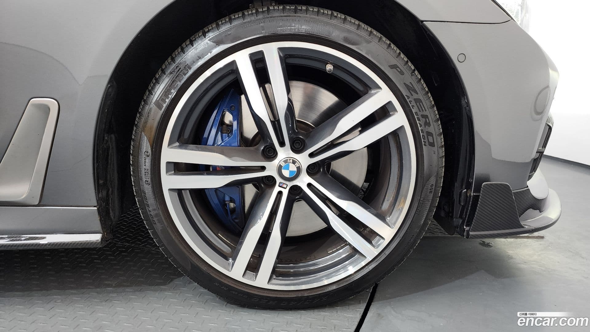 Main__Slider__Photo:7-Series BMW 2017.10-4