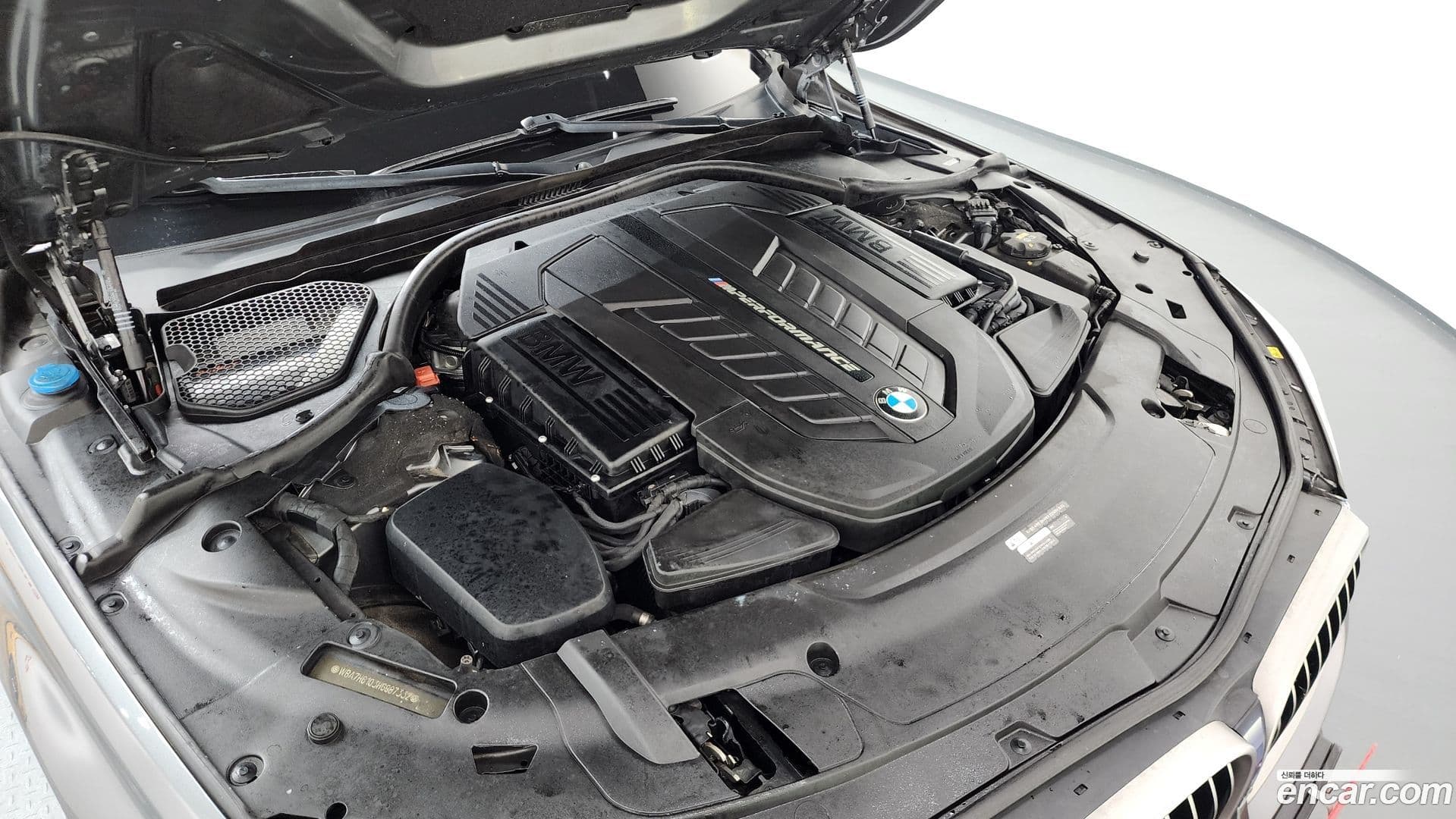 Main__Slider__Photo:7-Series BMW 2017.10-5