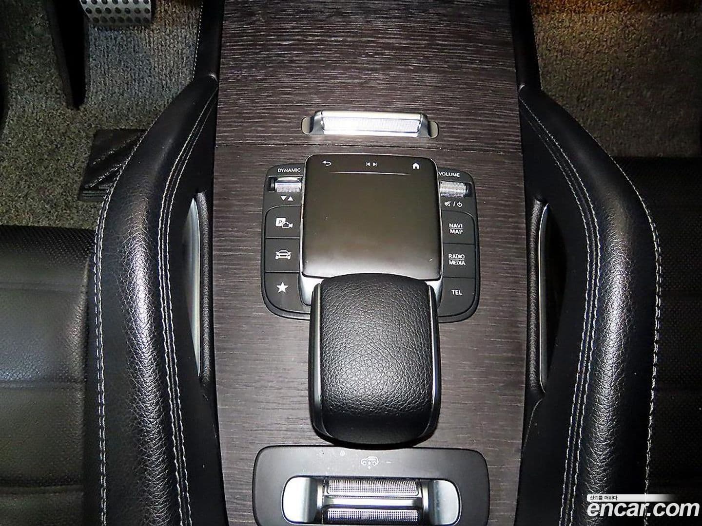 Main__Slider__Photo:GLS-Class Mercedes-Benz 2022.0-10