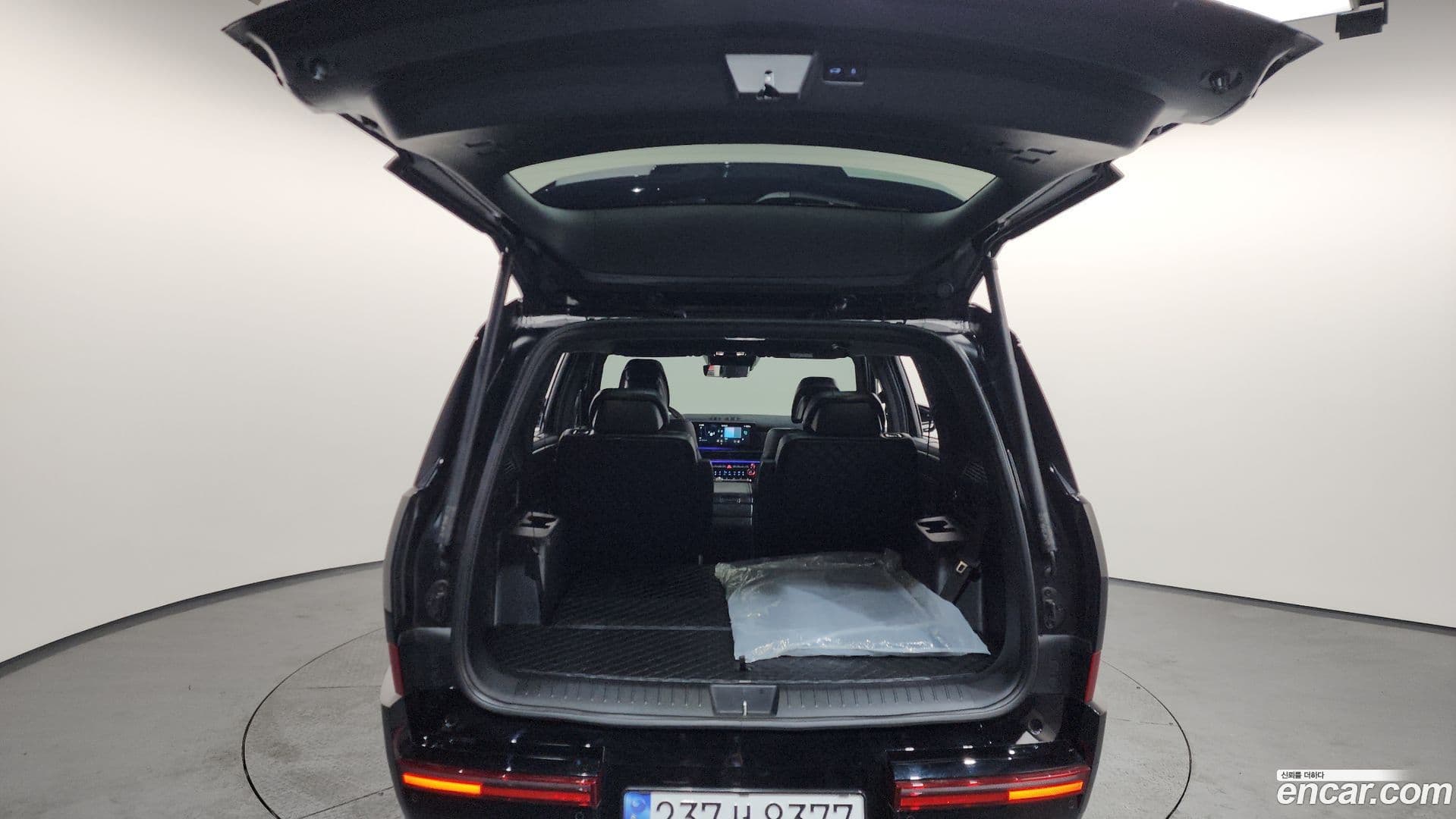 Main__Slider__Photo:Santafe Hyundai 2025.3-19