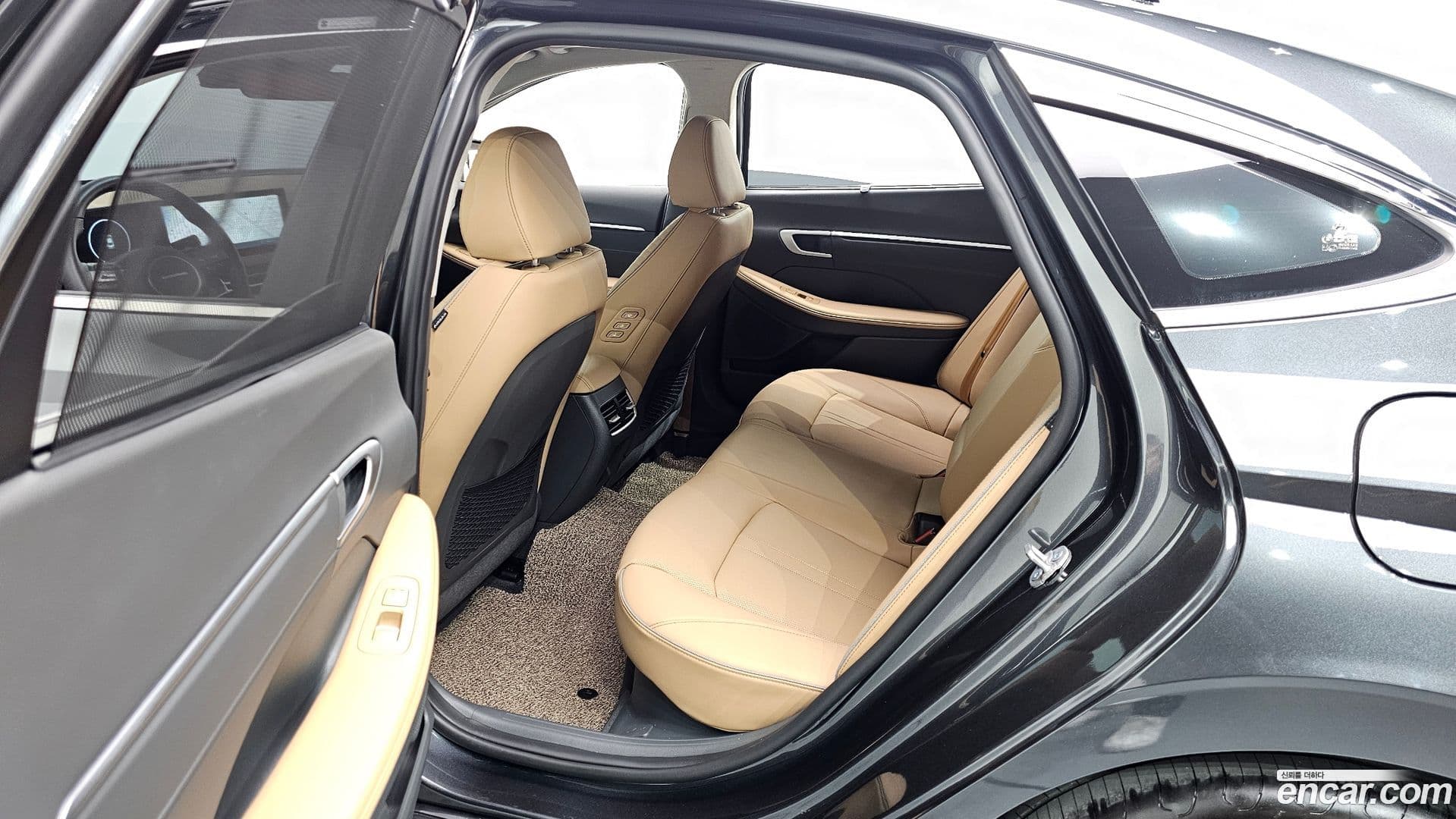 Main__Slider__Photo:Sonata Hyundai 2025.10-11