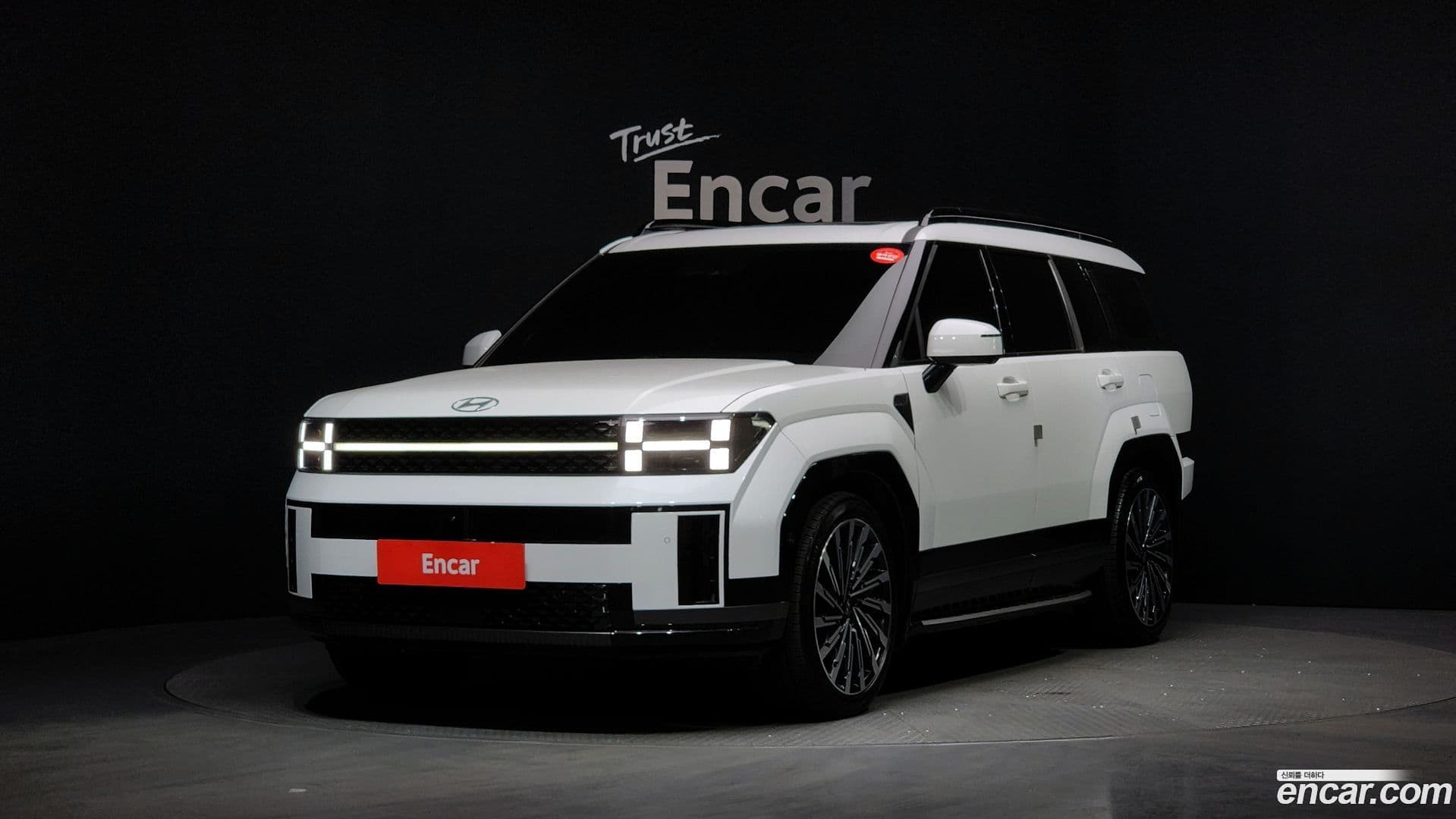 Main__Slider__Photo:Santafe Hyundai 2023.9-0