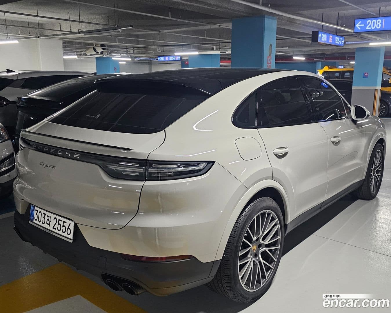 Main__Slider__Photo:Cayenne Porsche 2022.1-2