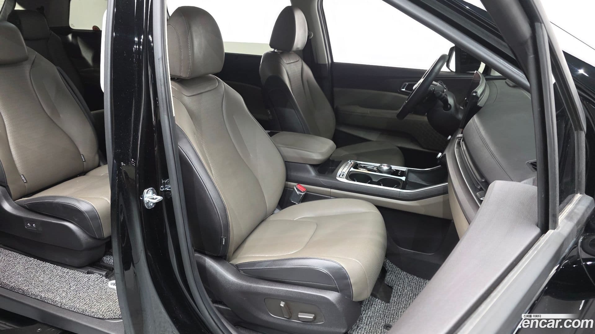 Main__Slider__Photo:Canival Kia 2024.10-9