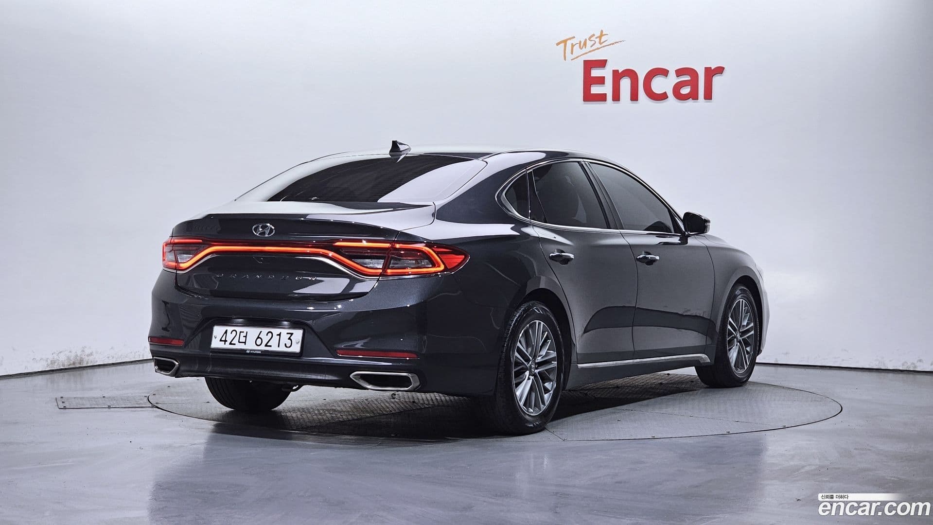 Main__Slider__Photo:Grandeur Hyundai 2017.4-1