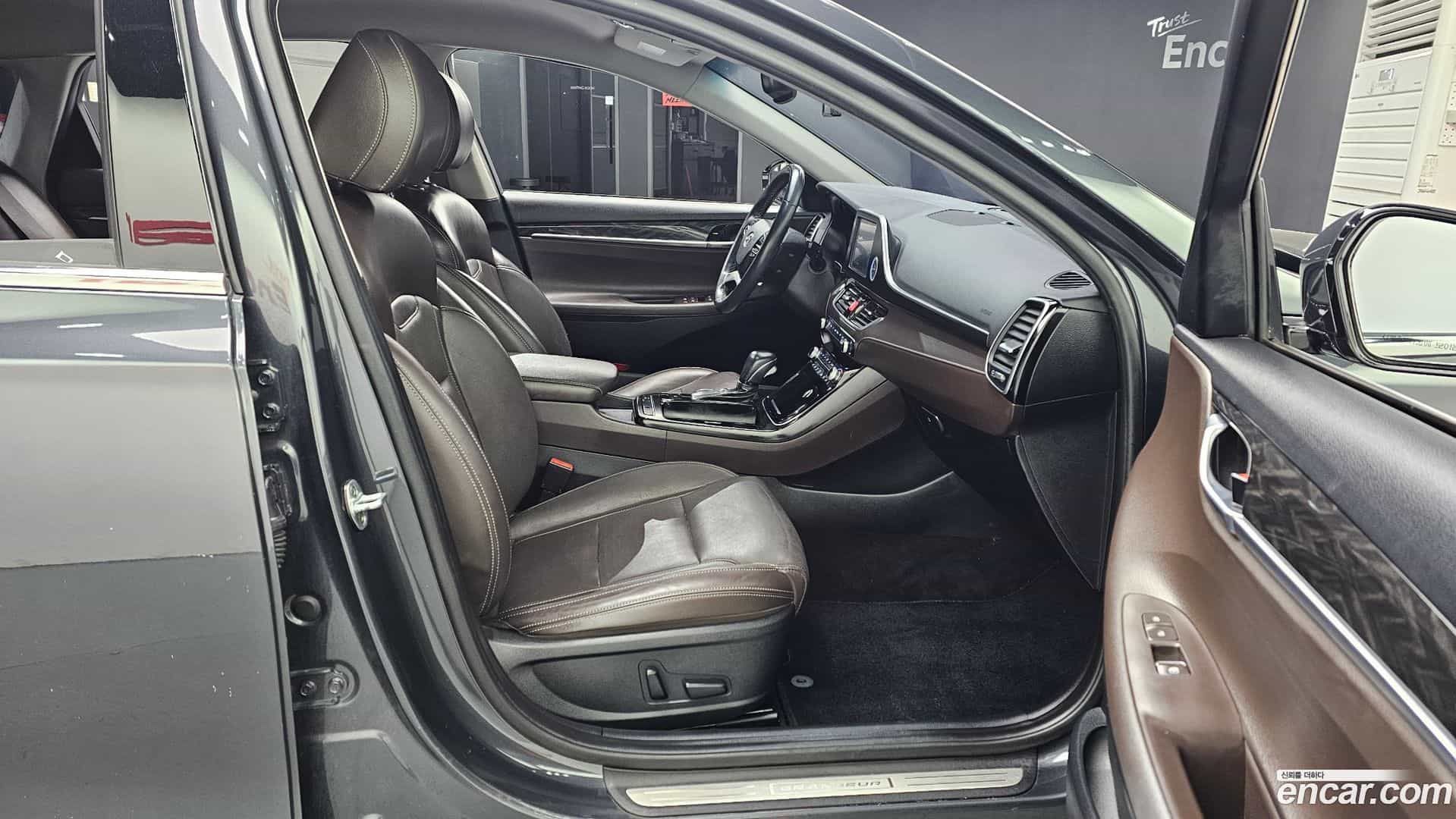 Grandeur Hyundai 2017.4-OPTION-015