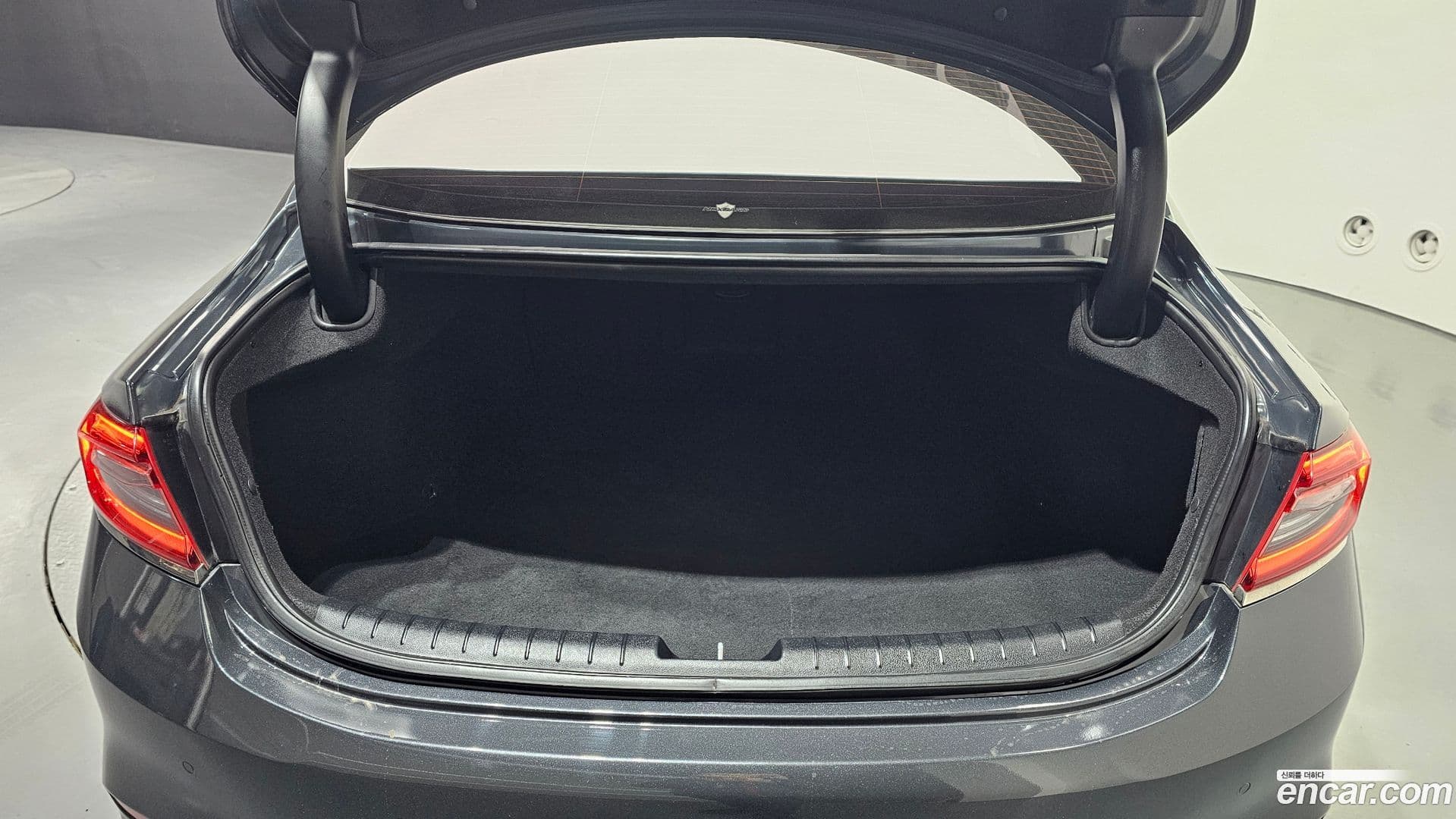 Main__Slider__Photo:Grandeur Hyundai 2017.4-19