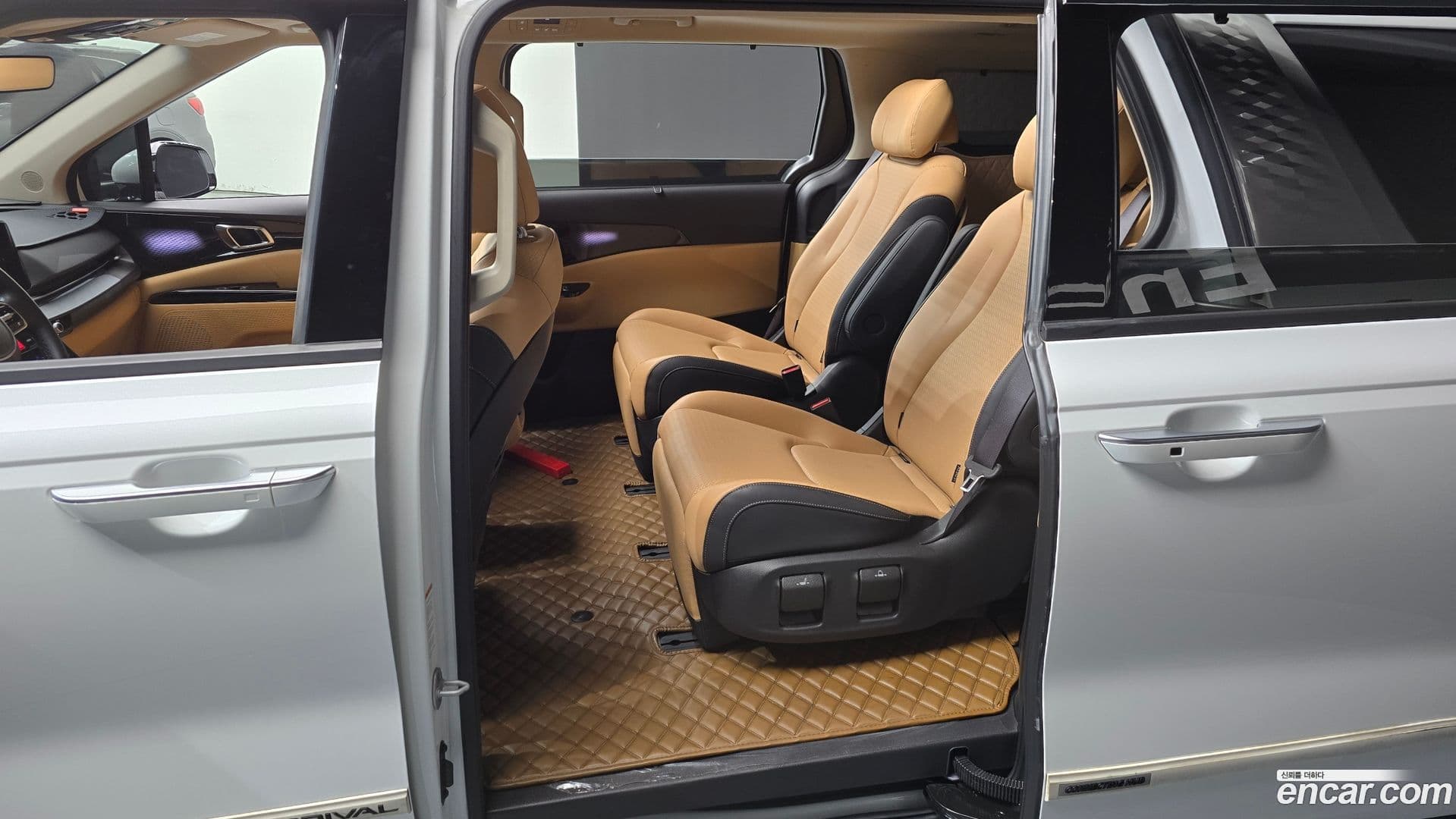 Main__Slider__Photo:Canival Kia 2023.7-10