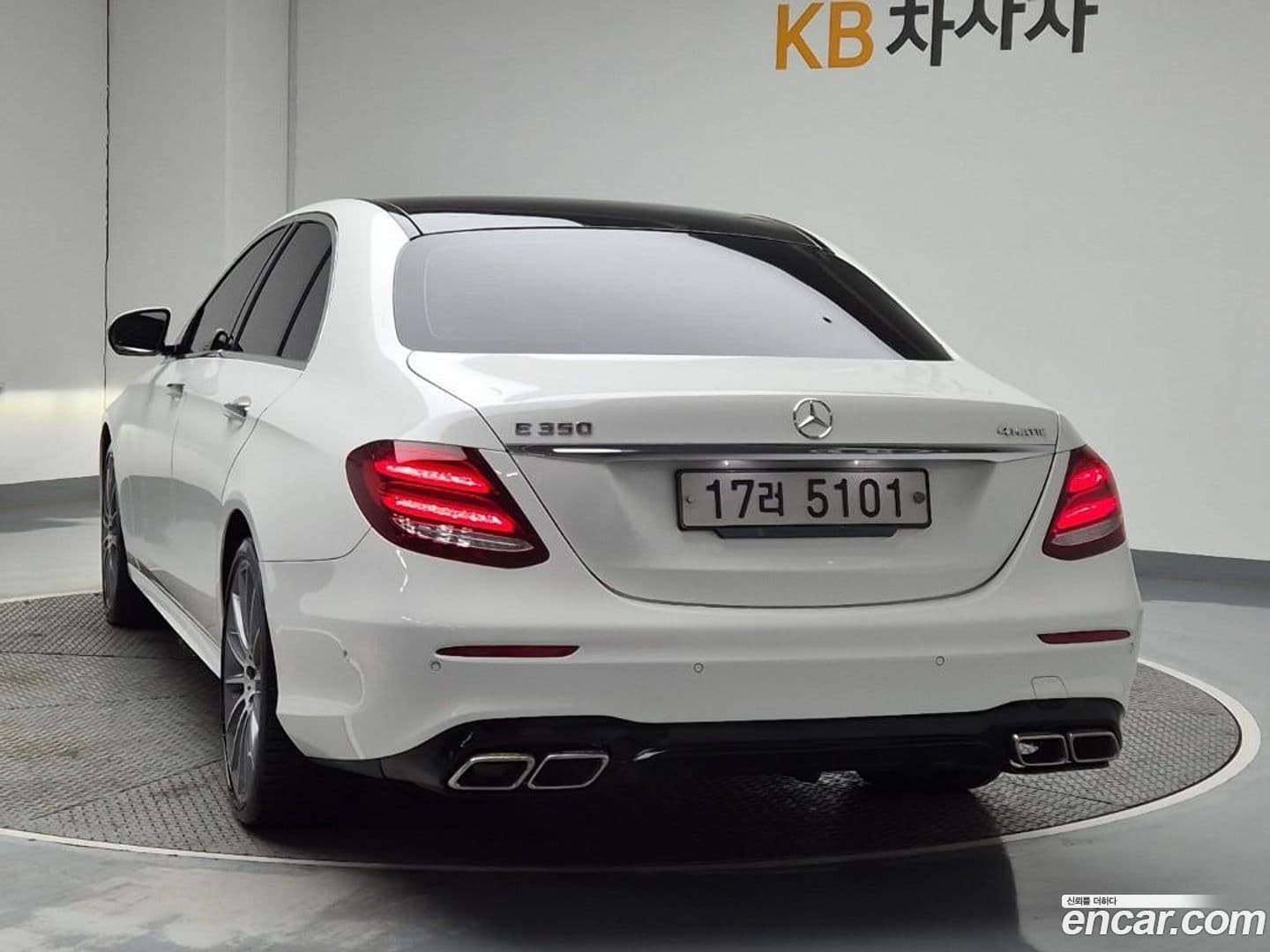 Main__Slider__Photo:E-Class Mercedes-Benz 2017.6-3