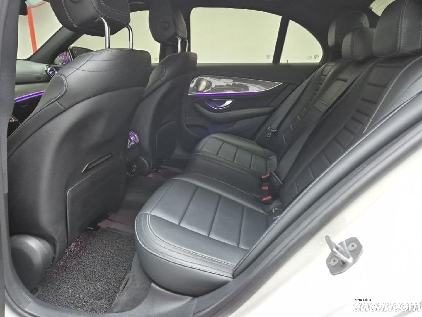 Main__Slider__Photo:E-Class Mercedes-Benz 2017.6-12