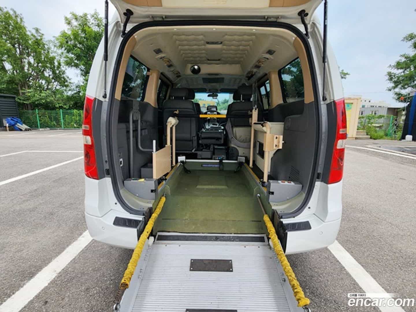 Starex Hyundai 2011.10-INNER-007