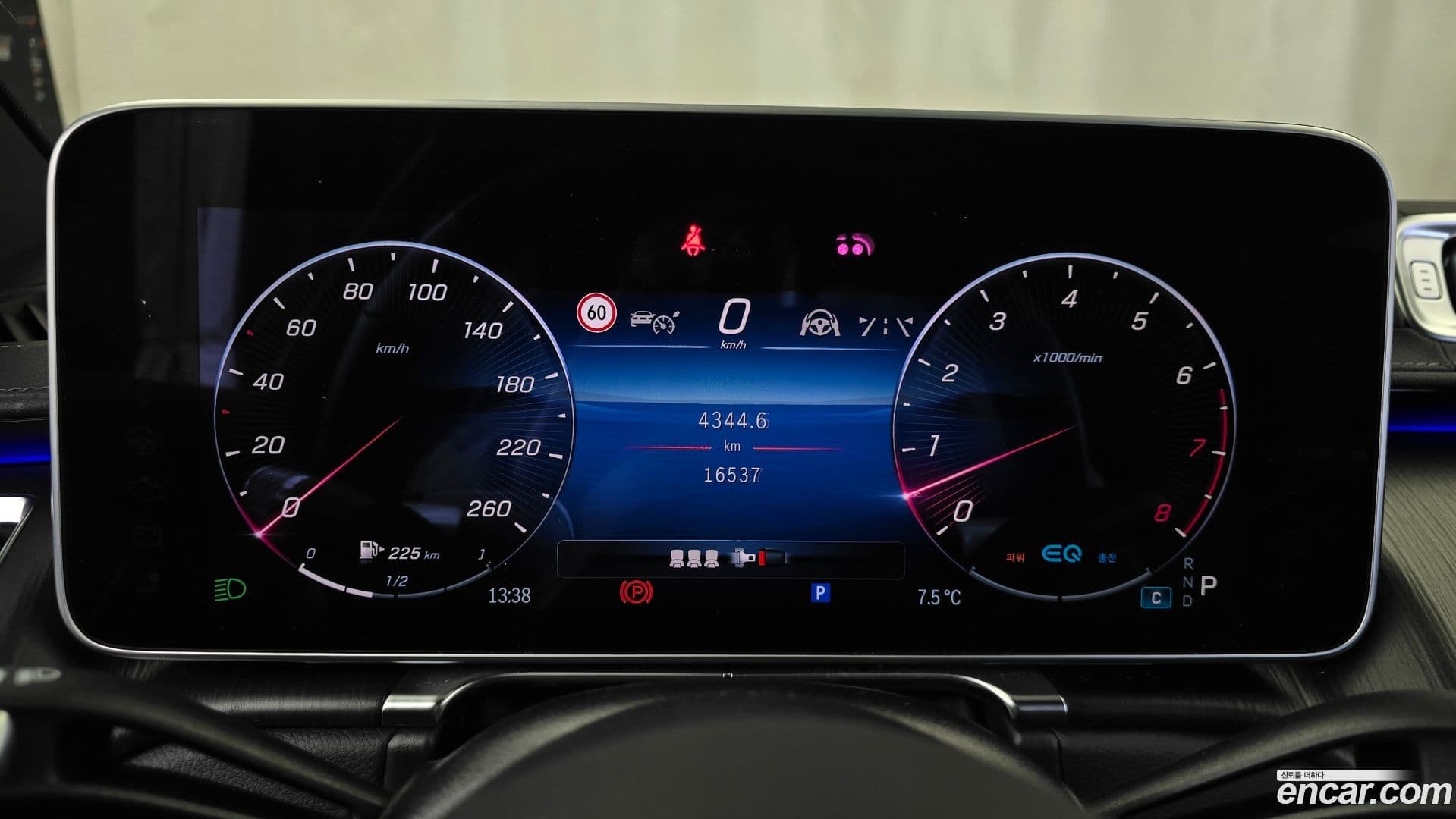 Main__Slider__Photo:S-Class Mercedes-Benz 2021.10-7