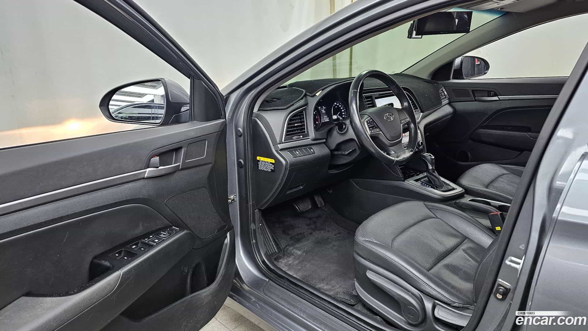 AVANTE Hyundai 2016.2-INNER-010