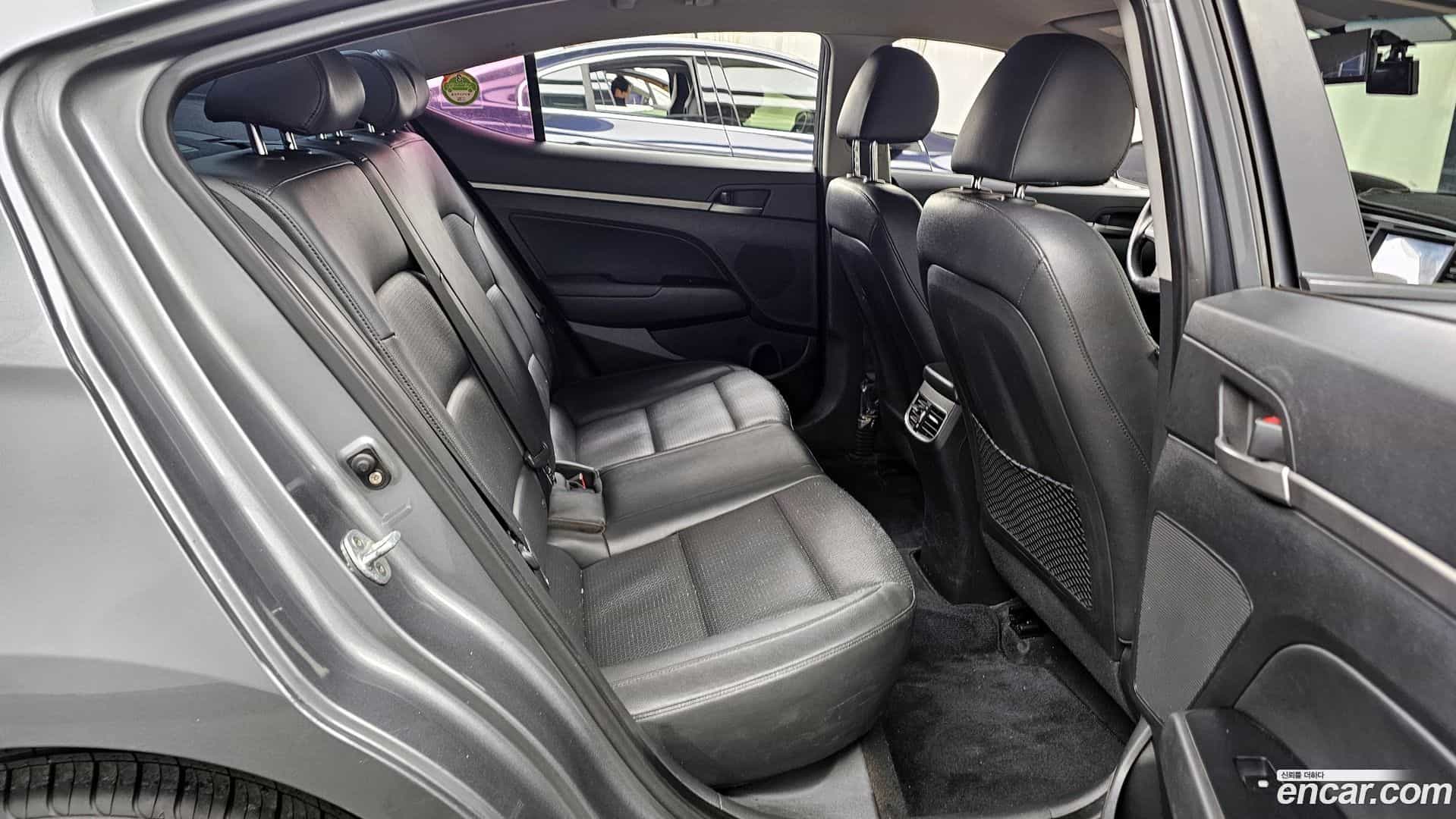 AVANTE Hyundai 2016.2-OPTION-016