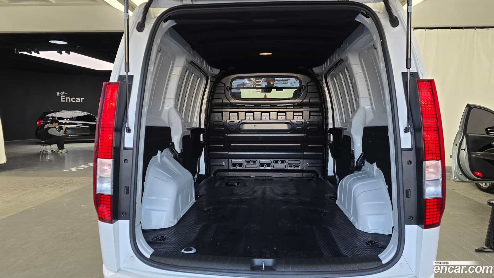 Staria Hyundai 2024.7-OPTION-024