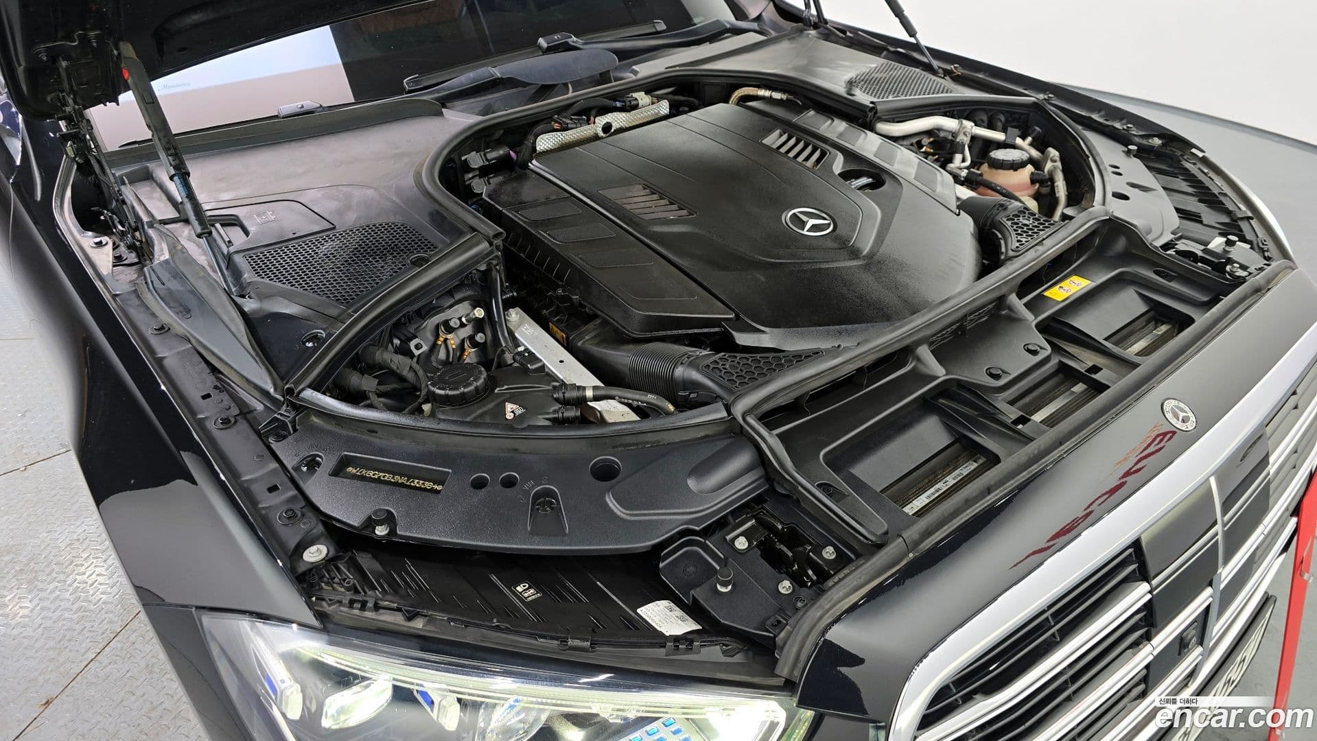 Main__Slider__Photo:S-Class Mercedes-Benz 2022.4-5