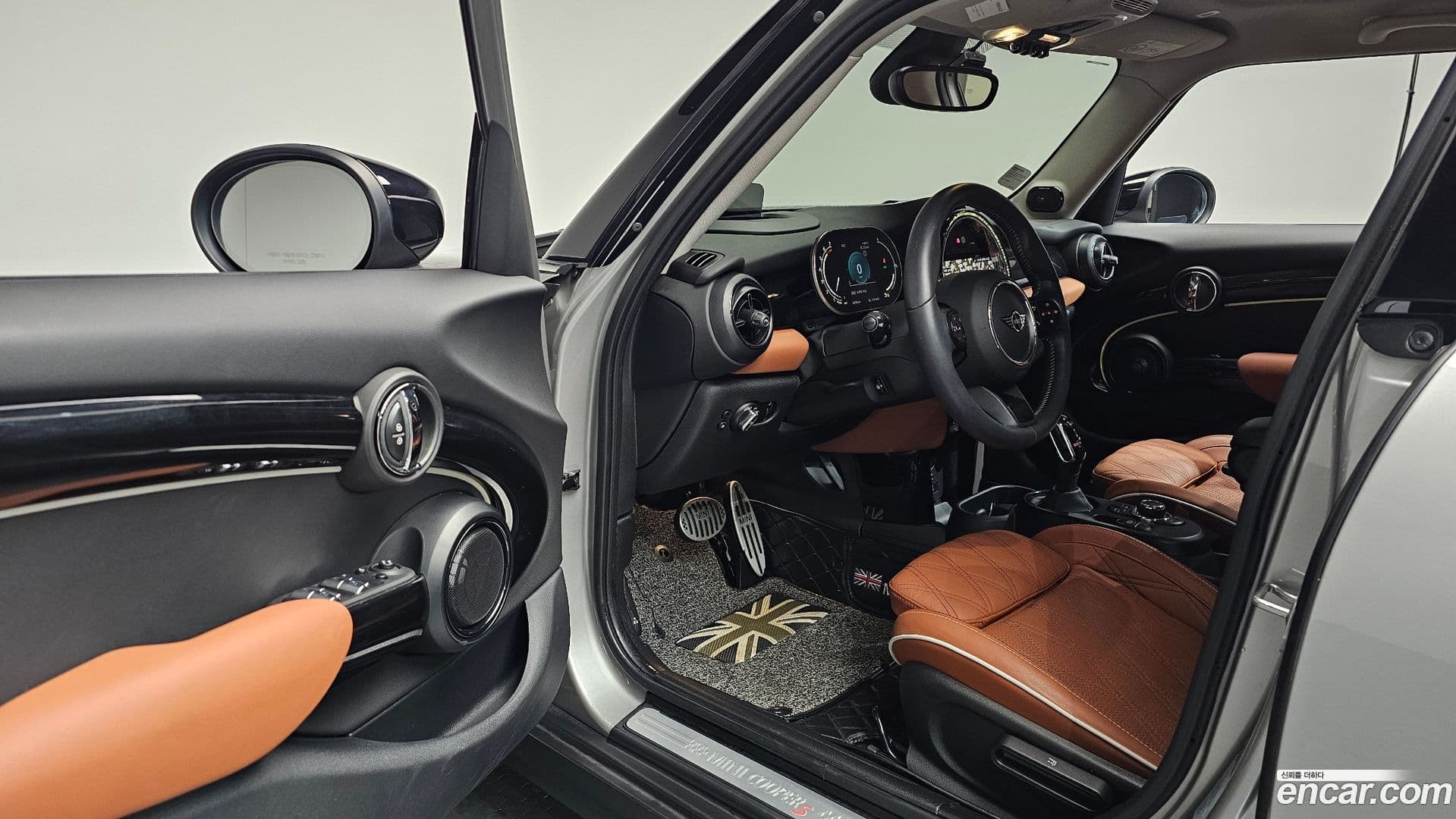 Main__Slider__Photo:Cooper Mini 2023.9-10