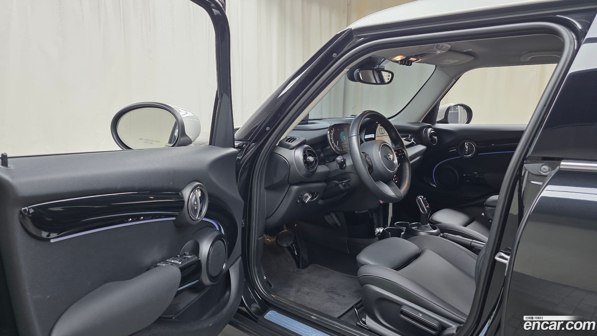 Main__Slider__Photo:Cooper Mini 2023.10-9